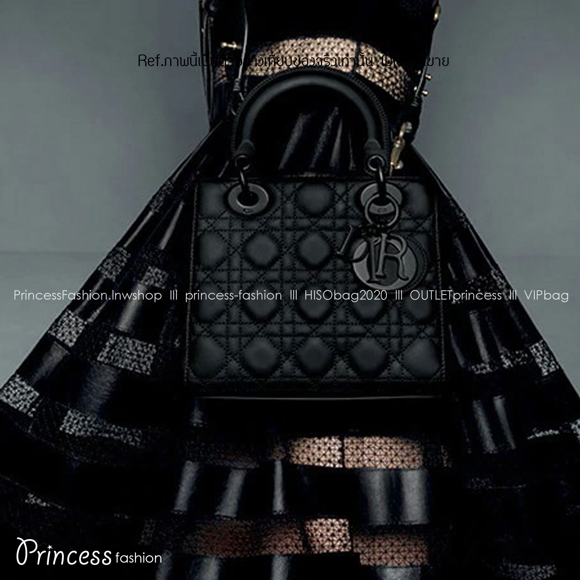 SMALL LADY DIOR MY ABCDIOR BAG Ultramatte Cannage Calfskin / CD LADY ULTRAMATTE BAG พร้อมส่ง กระเป๋าสะพายข้าง ดีไซน์เรียบง่าย แต่แฝงไปด้วยความหรูหรา ทรงกล่องคลาสสิค โดดเด่นด้วยพวงกุญแจอะไหล่สีเดียวกับตัวกระเป๋า ผิวแมทท์ ลายเส้นซ้อนทับสวยงาม