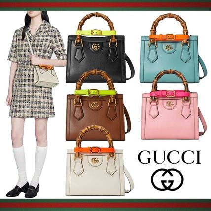 VIP GIFT 】หนังแท้ GUCCI Diana mini tote bag กระเป๋างานหูไม้ไผ่สุดคลาสสิก ดีไซน์มาใหม่พร้อมเข็ดขัดหนังสีสะท้อนแสงประดับตรงหูกระเป๋า ขนาดมินิกำลังน่ารักเลยค่ะ วัสดุหนังแท้ อะไหล่ทอง งานสวยตั้งอยู่ทรง มีสายสะพายยาว 1เส้น สามารถปรับระดับได้-ถอดได้ งานเก๋ไก๋ที
