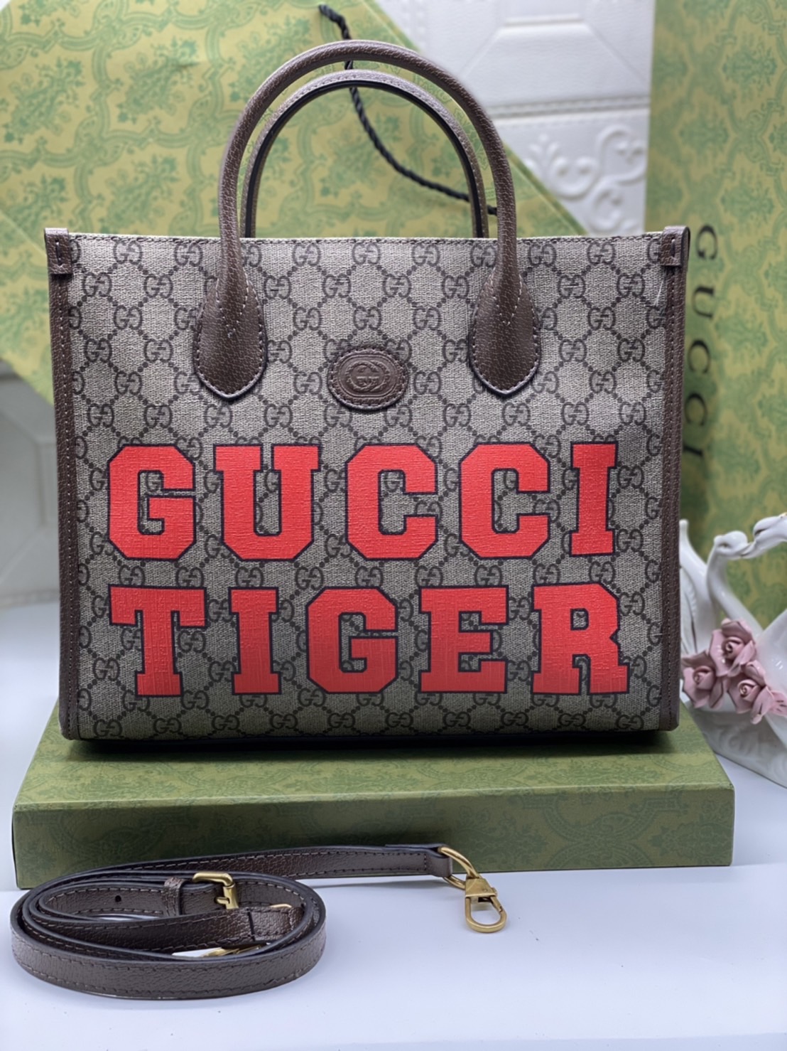 หนังแท้ Gucci Tiger GG small tote bag พร้อมส่งที่ไทย