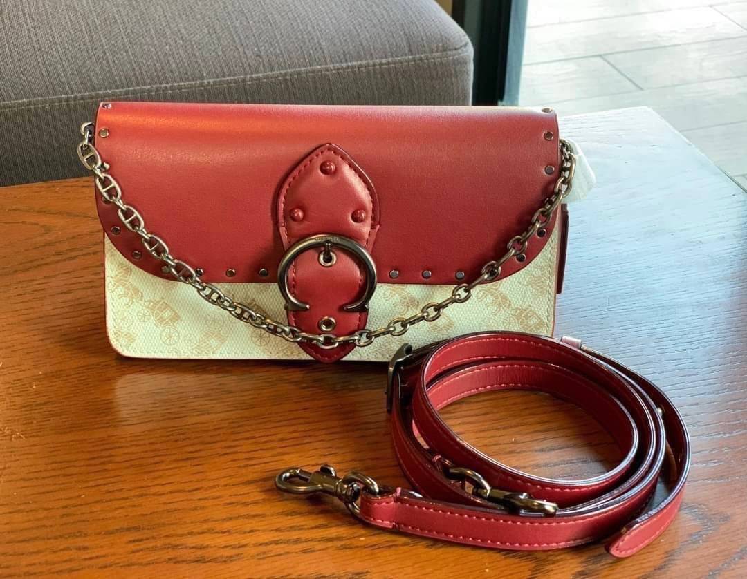 Coach Beat Crossbody Clutch In Signature Canvas With Horse And Carriage Print((6910//4760)) 🌈ได้ไปไม่ผิดหวังแน่นอนค่ะ! กระเป๋าหิ้วได้//คลัทออกงานได้//สะพายครอสบอดี้ร์ได้ สุดคุ้ม! หนังแท้อย่างดี smooth leather ค่ะ