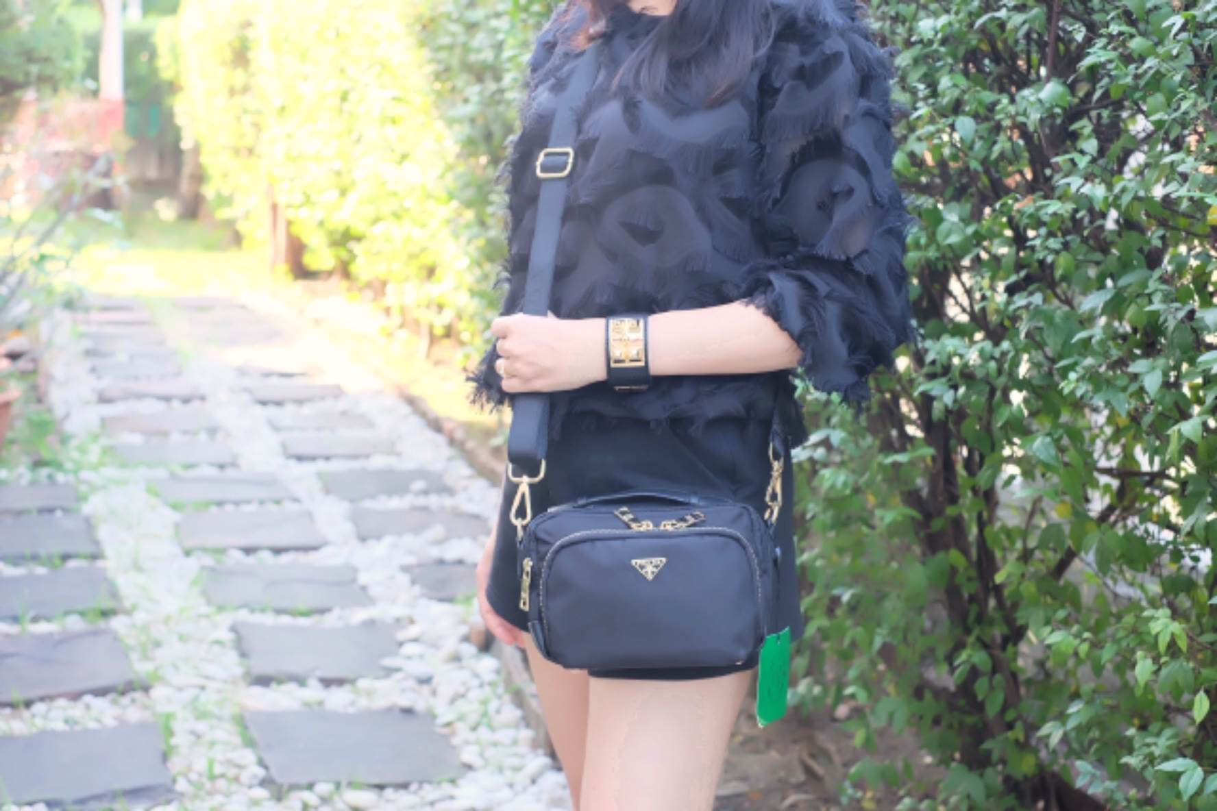 งานพรีเมี่ยมกิ้ฟ จากเคาเตอร์ต่างประเทศคะ 🐼รุ่น Limited edition ค่า ได้ กระเป๋าอเนกประสงค์ #ใบนี้2in1 จากแบรนด์ PRADA มาค่า เป็น กระเป๋าผ้าไนล่อน ตามแบบฉบับของแบรนด์เลย ใบนี้มีสายยาวให้คะ มีหูสั้นสำหรับถือได้ด้วยคะ #เลิศมาก สะพายเป็น shoulder bag ไ