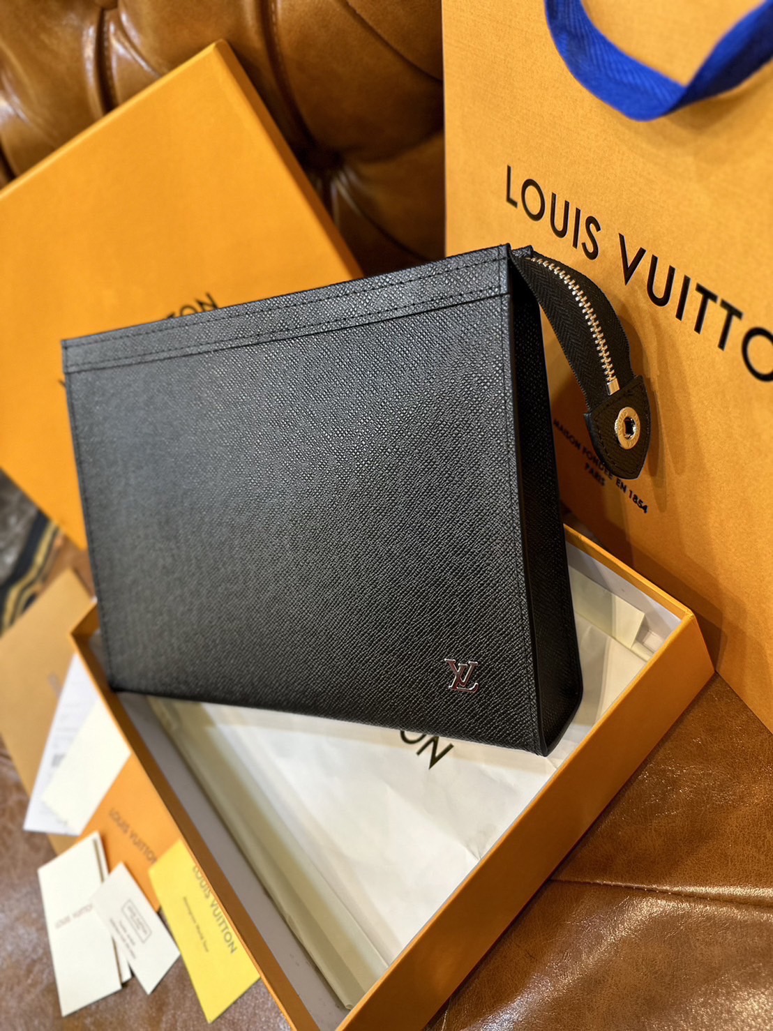 พร้อมส่ง 15 แบบ LV Pochette Voyage MM / LV Clutch กระเป๋าถือทรงคลัช ทรงพอช เกรดออริ สลับแท้ 1:1 ใช้ต่างประเทศได้ ใช้ได้ทั้งชายหญิง