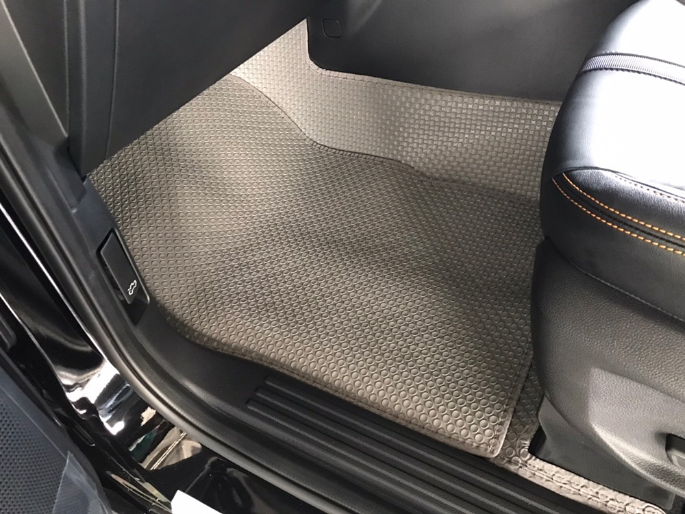 ยางปูพื้นรถยนต์ FORD NEXT-GEN RANGER 4D 2023 พรมกระดุมเม็ดเล็ก เข้ารูป ตรงรุ่นรถ เต็มคัน