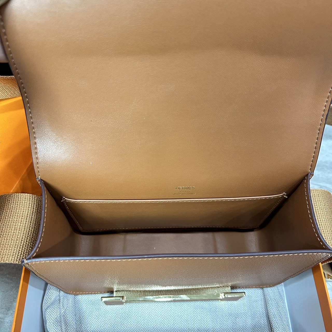 HERMES Chevre Mysore Geta Messenger Bag 20cm กระเป๋าทรงกล่องแมสเซ็นเจอร์แบรนด์หรู เอกลักษณ์ของความสง่างาม เกรดออริ สลับแท้ 1:1 ใช้งานต่างประเทศได้