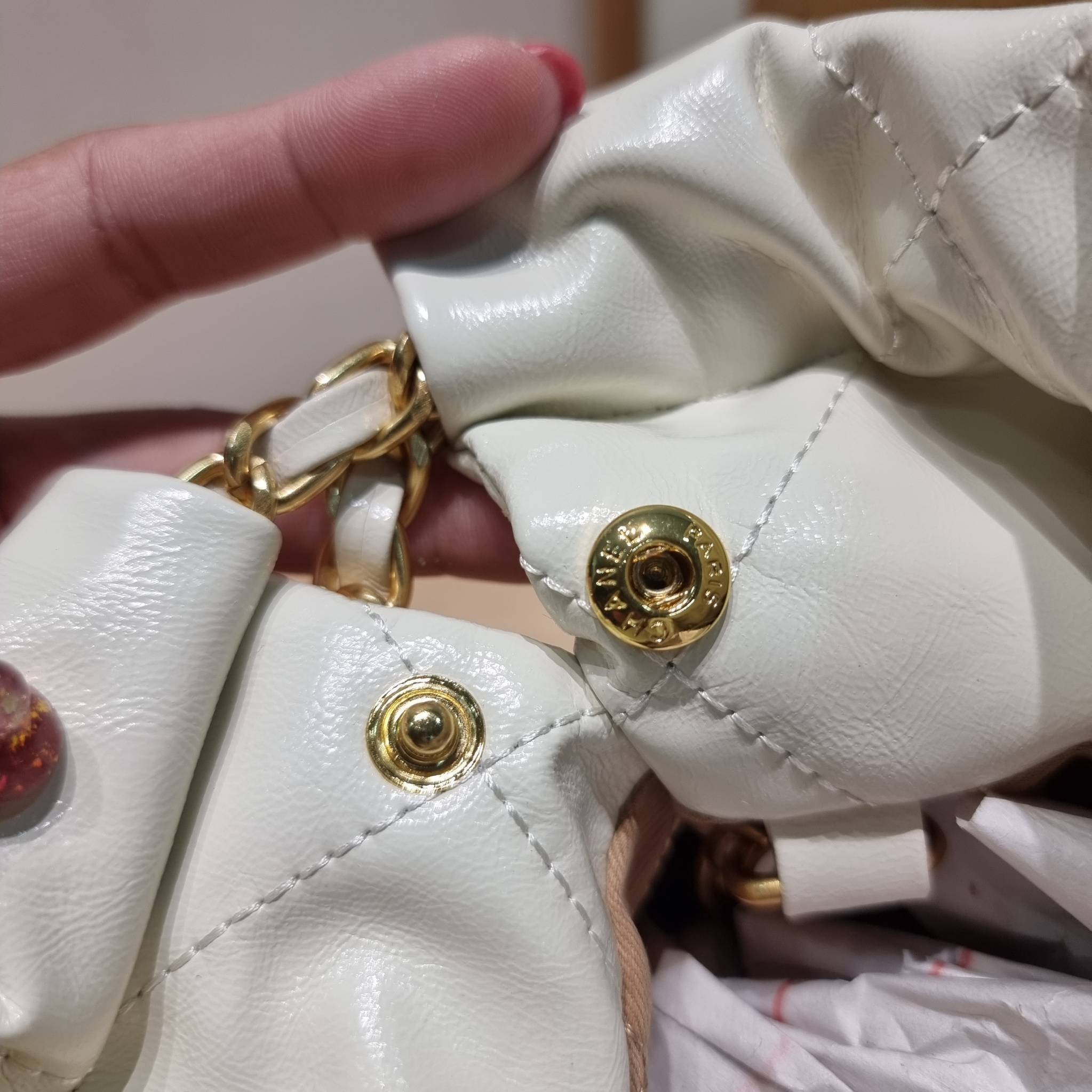 Chanel 22 mini bag / CHANEL 22 MINI HANDBAG พร้อมส่ง 4 สี กระเป๋าสะพาย ดีไซน์เรียบหรู โดดเด่นจากสายสะพายโซ่สีทอง และเหรียญโลโก้ ใช้ได้ง่ายๆไปเลยทุกโอกาส