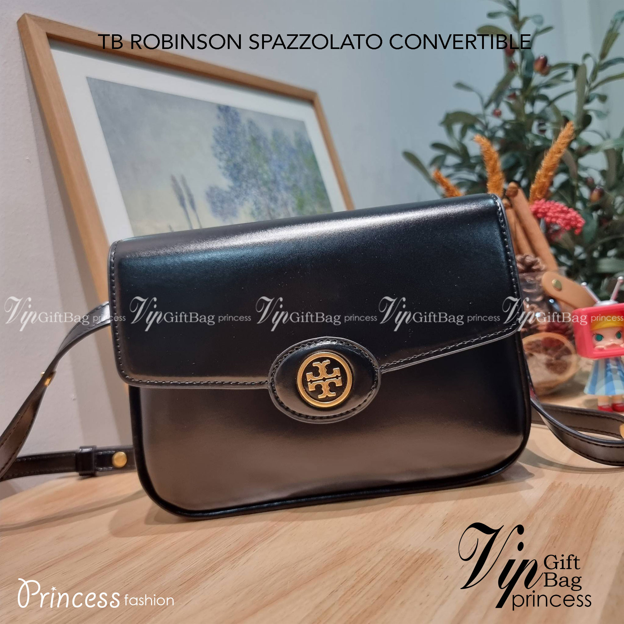 TORY BURCH ROBINSON SPAZZOLATO CONVERTIBLE SHOULDER BAG คอลเลคชั่นใหม่ สวยก่อนใคร ในราคาสุดคุ้ม! กับกระเป๋าสะพายไหล่ ดีไซน์สุดหรู หนังแก้วเงาสวยคม สีผู้ดี รูปทรงใช้งานได้ทุกลุค