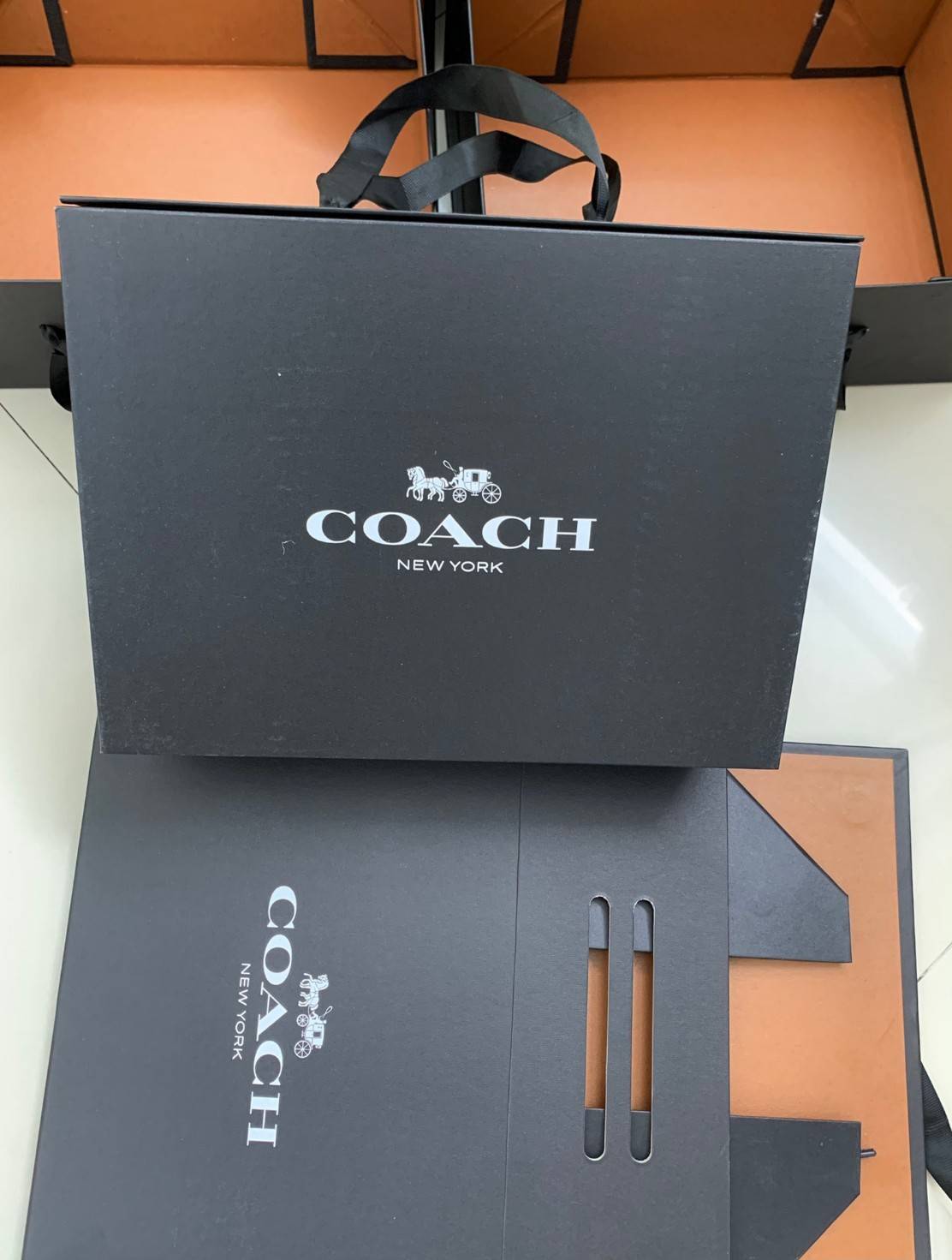 น้องสวยมากก สินค้าจริงสวยกว่าในรูป ไม่จกตาค่ะ! COACH PILLOW TABBY SHOULDER BAG 18 ((C3880)) 📣 พร้อมส่งที่ไทย คุณภาพเกินราคา! กระเป๋าหิ้ว//สะพายแบบครอสบอดี้ร์ 🔺หนัง nappa อย่างดี หนานิ่ม นุ่มมากๆ หลงรักน้องแน่นอน ✔️ใช้โลโก้แบรนด์รุ่น