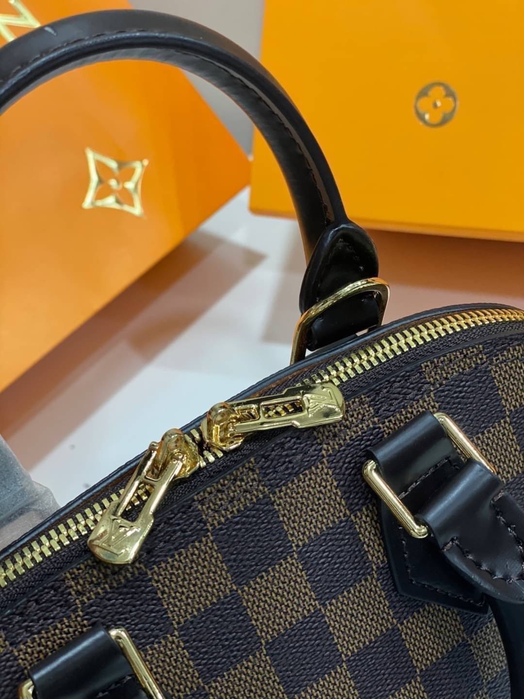 LV Alma BB Damier Ebene Handbag กระเป๋าถือสะพาย เกรดออริ 1:1 ใช้งานต่างประเทศได้