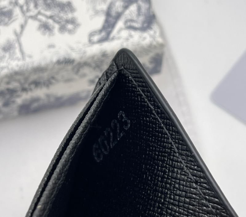 DIOR Bifold Wallet with CD Diamond Print กระเป๋าสตางค์ใบสั้น พิมพ์ลวดลาย Diamond หรูหรา โทนสีใช้งานง่าย คลาสิกตามแบบฉบับแบรนด์ ไอเท็มที่ท่านชายห้ามพลาดค่ะ