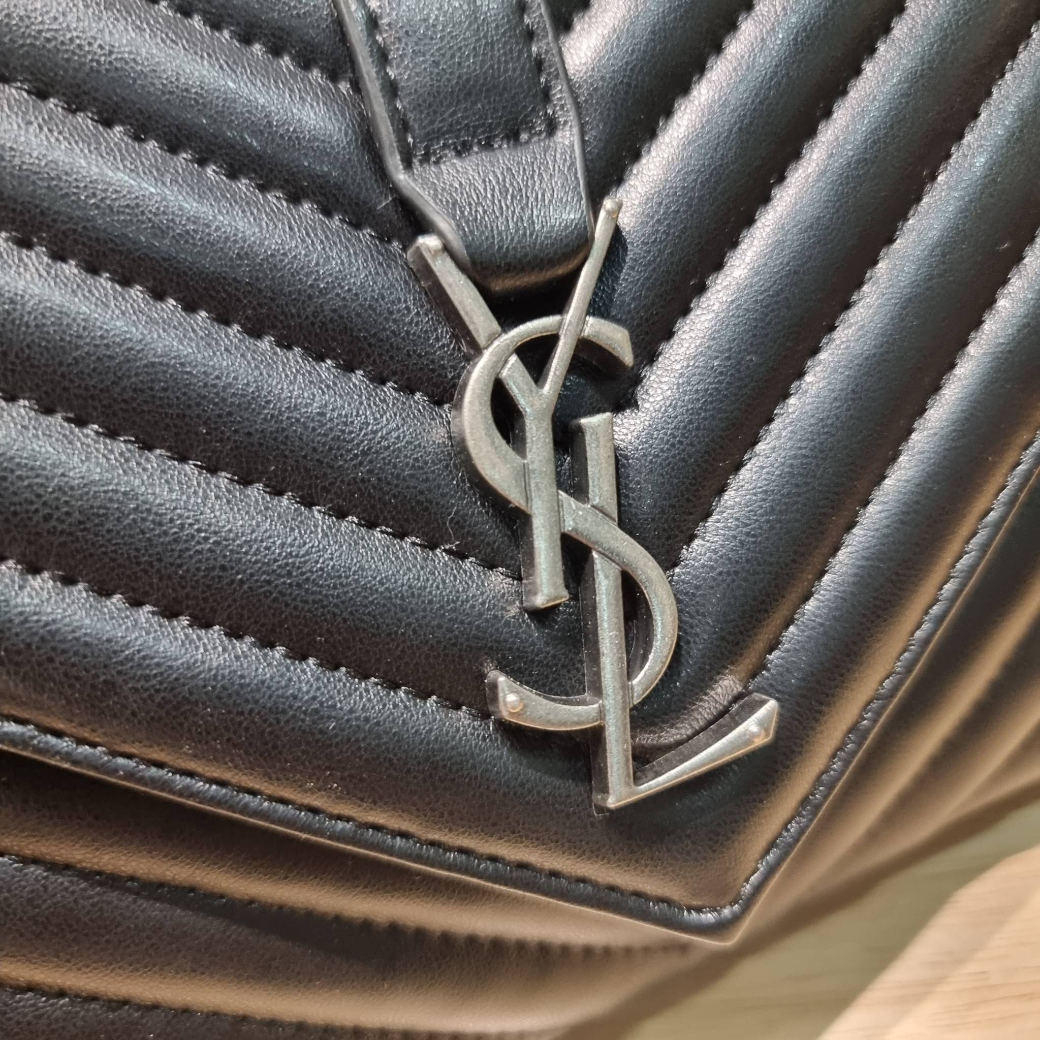 YSL College Medium Bag / Yves Saint laurent crossbody boutique กระเป๋าสะพายไหล่ ดีไซน์ทรงสวยหรู พิเศษ แถมฟรี พวงกุญแจห้อยเอกลักษณ์แบรนด์