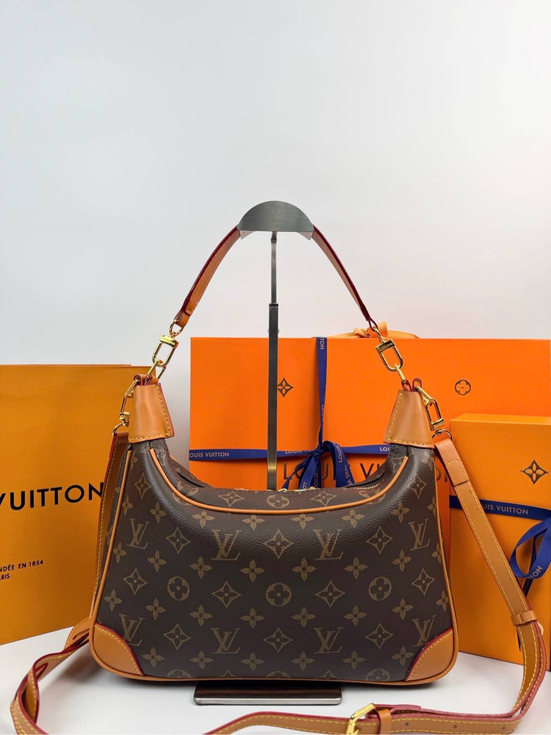 ORI หนังแท้ | LV Boulogne Hobo Bag 30 M14196 น้องใหม่พร้อมแล้ว…mom and dad พร้อมมั้ยค๊าา!! กับกระเป๋าสะพายทรงโฮโบขนาดใหม่ ไซส์ใหญ่ขึ้นเอาใจแม่ที่มีของใส่น้องเยอะๆ ดีไซน์สุดคลาสสิครุ่นสุดปัง