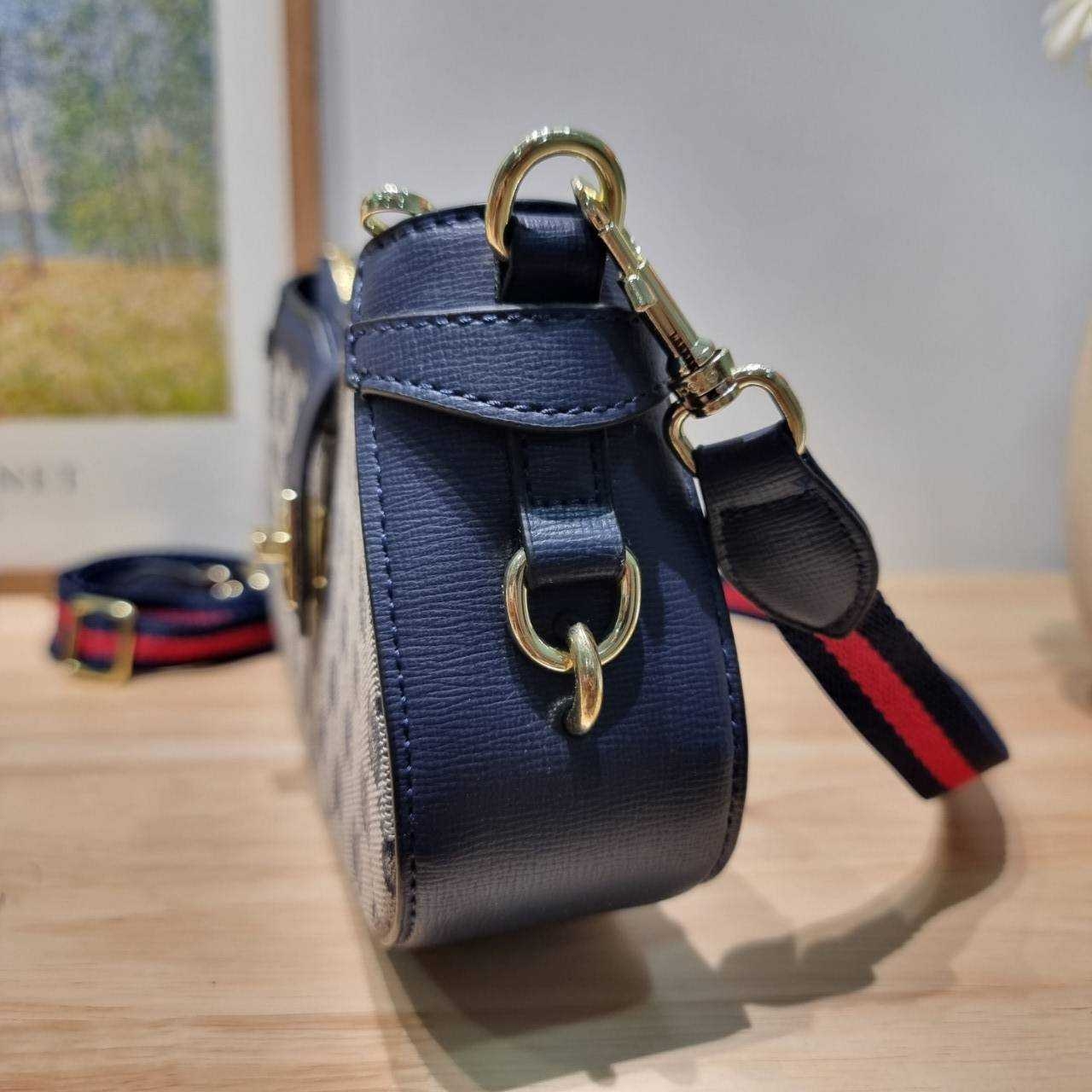 Gucci moon side mini shoulder bag สวยย้อนยุค y2k กำลังมาแรง กับอีกหนึ่งไอเท็มสุดจึ้ง ด้วยขนาดที่กำลังพอดี ดีไซน์คลาสสิคลัคชู ดูผู้ดี