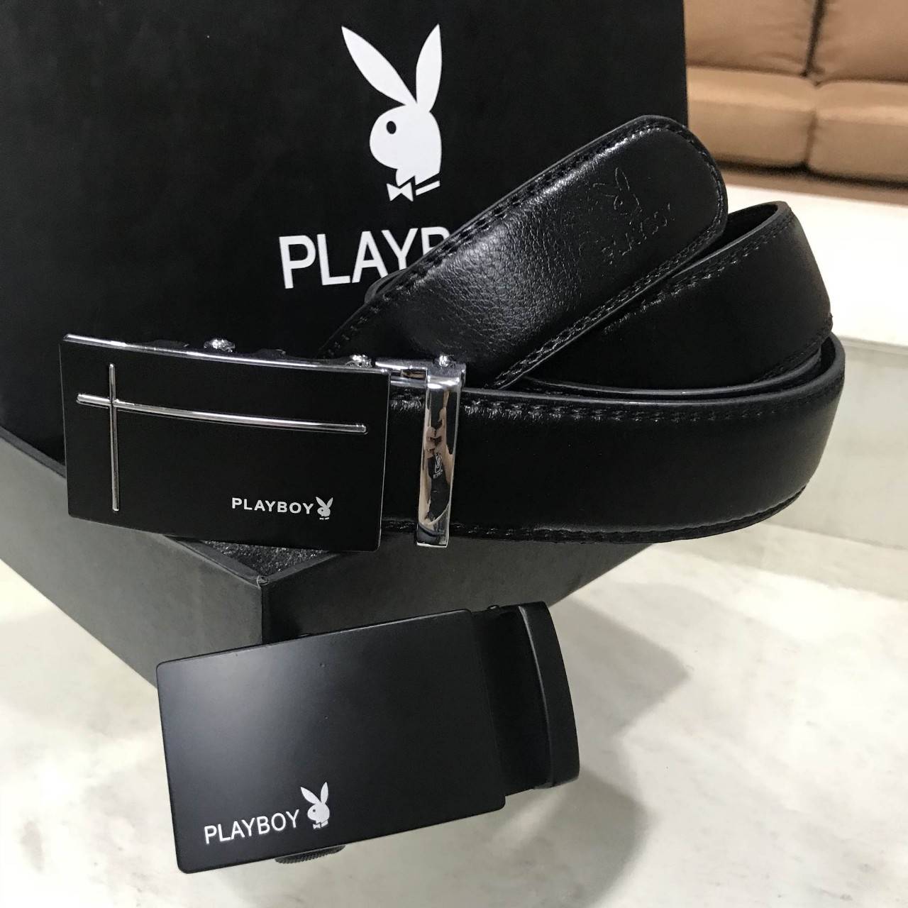 PLAYBOY REVERSIBER BELT VALUE PACK Value set & 2 in 1! Limited Edition จาก Playboy มีหัวเข็มขัดให้เลือกใช้ถึง 2 แบบ 2อสไตล์ สลับใช้ได้ ตามความเหมาะสม ปรับได้ Freesize มาพร้อมกล่องแบรนด์ จะใช้เองหรือมอบเป็นของขวัญก็แนะนำค่ะ