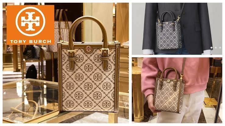 Tory burch t monogram jacquard mini tote ลวดลายT monogram ด้วยโลโก้สุดไอคอนนิคของแบรนด์ โดดเด่นด้วยกราฟฟิคและดีไซน์ ออกมาในหลายรูปแบบหลายคอลเลคชั่น แต่ละคอลเลคชั่นสวยหรูไม่แพ้กัน ทรงมินิโท้ท ขนาดกำลังดี ใช้งานง่าย ก็เป็นอีกหนึ่งรุ่นที่ทันยุคทันสมัยที่สาวๆ