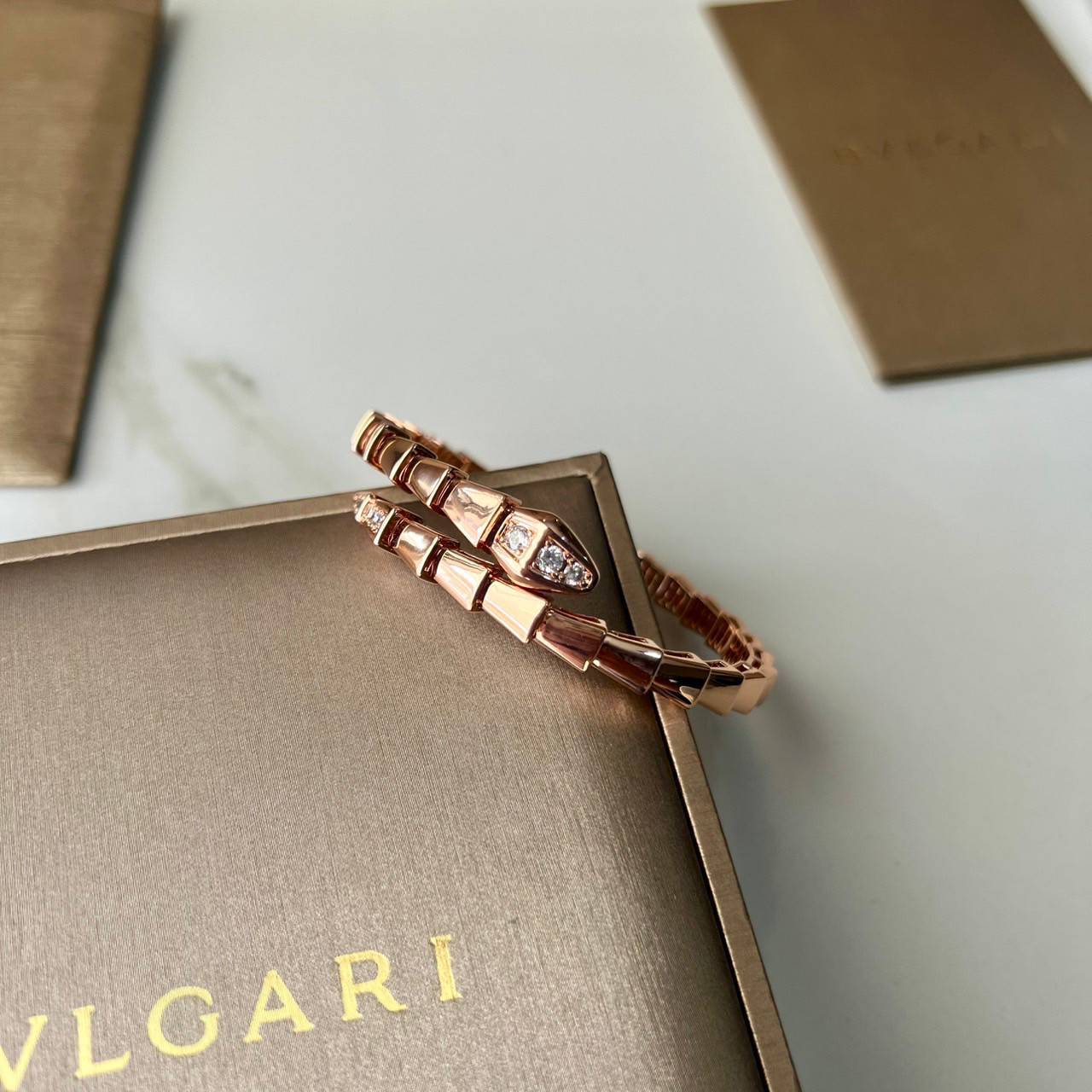 เกรดเทพ ORI | Bvlgari Bracelet 19-20cm คุณภาพงานประกวด เกรดดีสุดเอาใจสาวๆไปเลย โลหะเคลือบเงาสวยสมจริง ไม่ลอกไม่ดำ Full set box