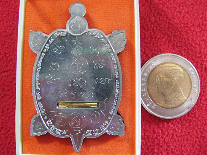 สินค้าหมดค่ะ เหรียญพญาเต่าเรือน หลวงพ่อสนั่น รุ่นนาสังสิโมโพธิสัตโตฯ เนื้อตะกั่ว หลังเรียบจารมือ ฝังตะกรุดทองคำ วัดกลางราชครูธาราม พร้อมกล่องเดิมค่ะ