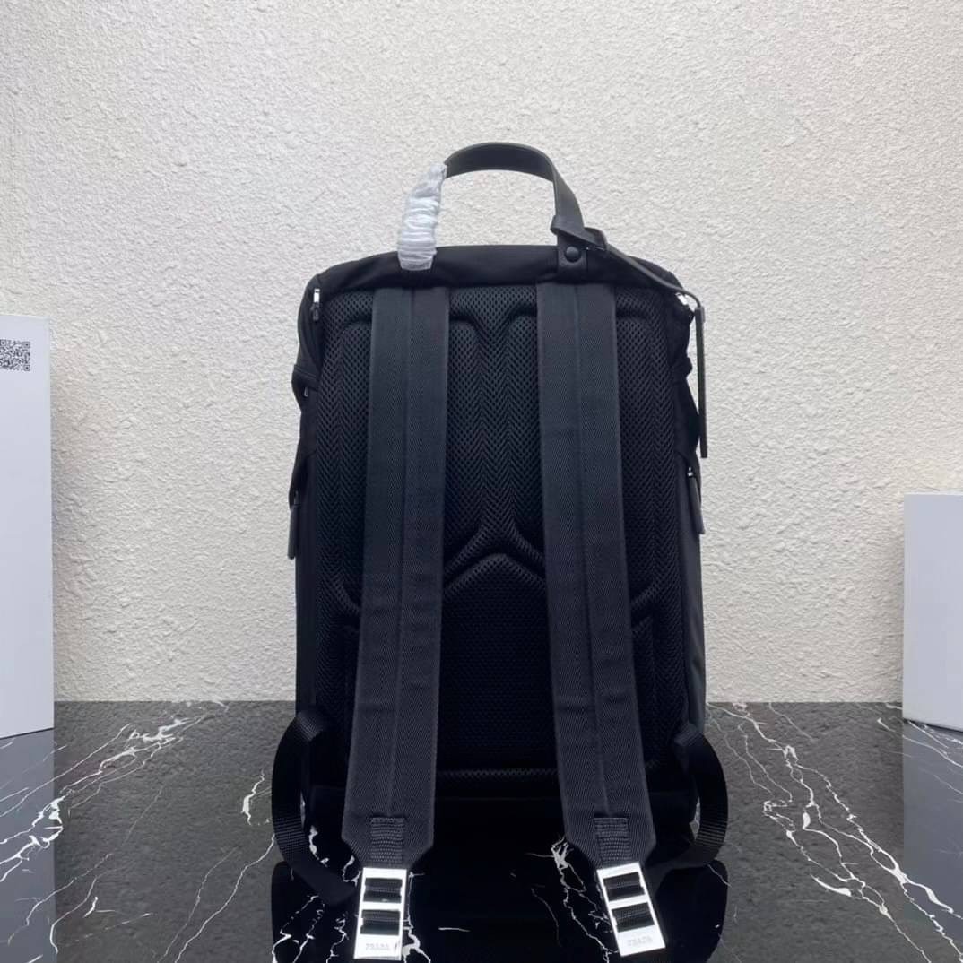 Prada logo-plaque multi-pocket backpack / PRADA backpack พร้อมส่งที่ไทย กระเป๋าเป้ไนล่อนพราด้า **สินค้าเกรดท็อปออริจินอล 1:1 สลับแท้ ใช้งานต่างประเทศได้ งานสวยตามรูป ภาพถ่ายจากงานขายจริง