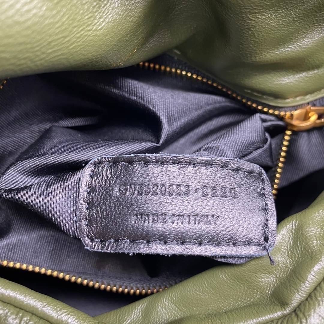 28cm YSL PUFFER SMALL CHAIN BAG IN QUILTED / Yves Saint laurent puffer small chain bag in quilted กระเป๋าสะพายรุ่นยอดนิยม ทรงสวย ใช้ได้บ่อยไม่มีเบื่อ วัสดุหนังสัมผัสนิ่มมือ ดีไซน์เรียบหรู