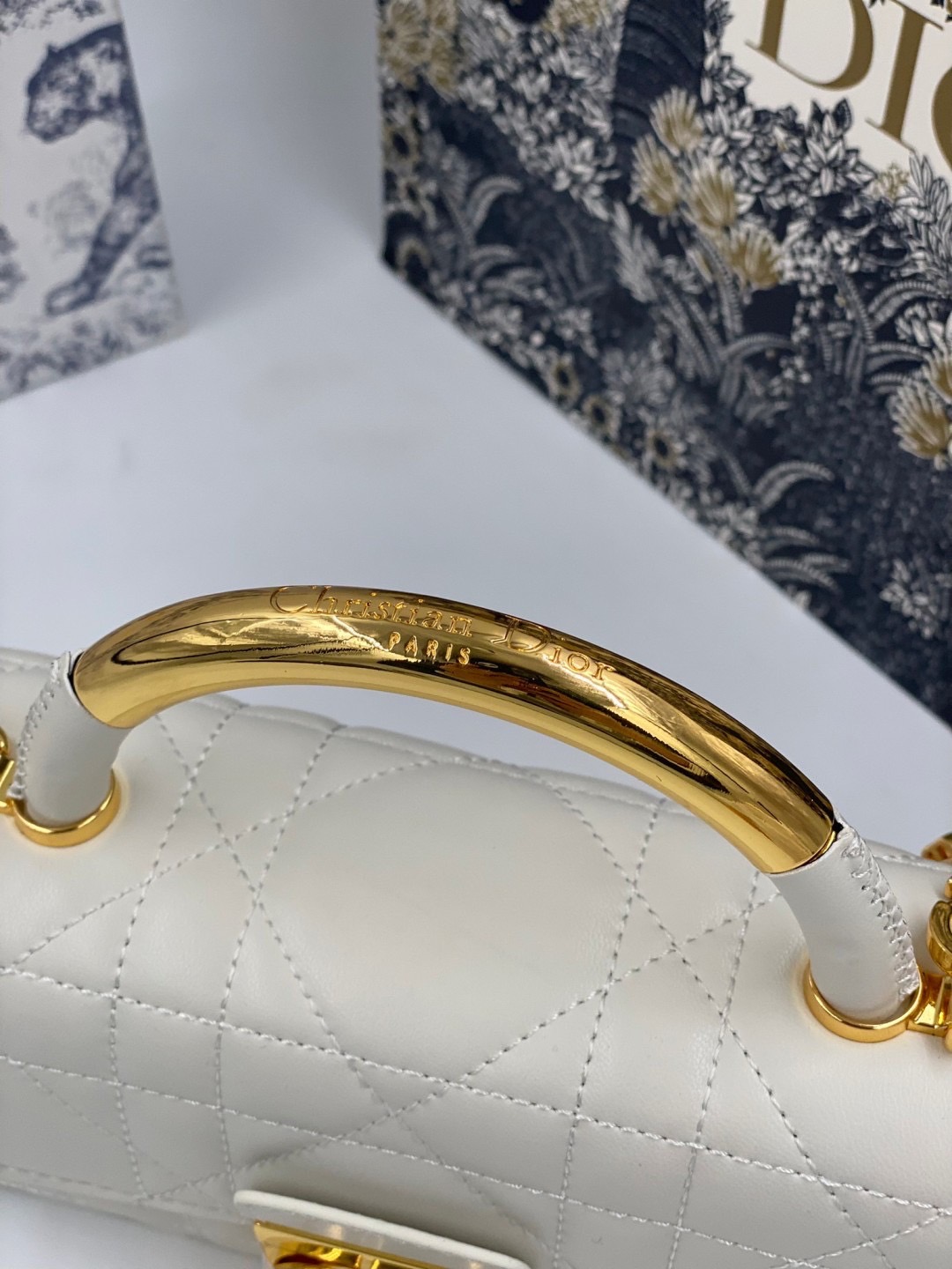 Mini Dior Ange Bag Macrocannage CD clasp with white resin pearl กระเป๋าถือพร้อมสายสะพาย ประดับตัวล็อคมุก สวยงามเหนือกาลเวลา เกรดออริ 1:1 ใช้งานต่างประเทศได้