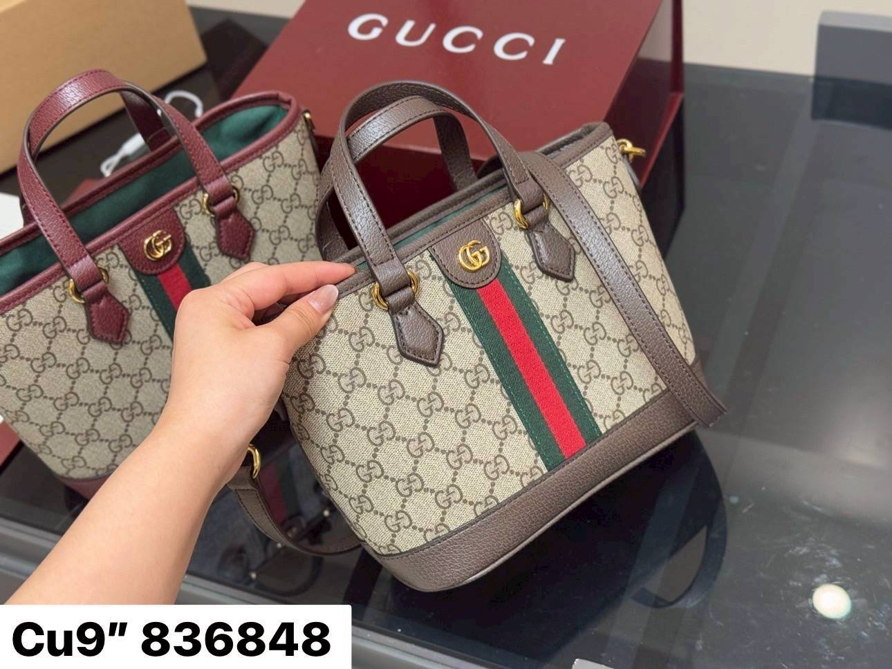 Gucci Ophidia small tote bag กระเป๋าทรงสะพายทรงโท้ทใบเล็ก มีสัมผัสนุ่มนวลในเฉดสีเบจ/เบอกันดี้และสีน้ำตาลเป็นเอกลักษณ์ โดดเด่นด้วยลวดลายคลาสสิค