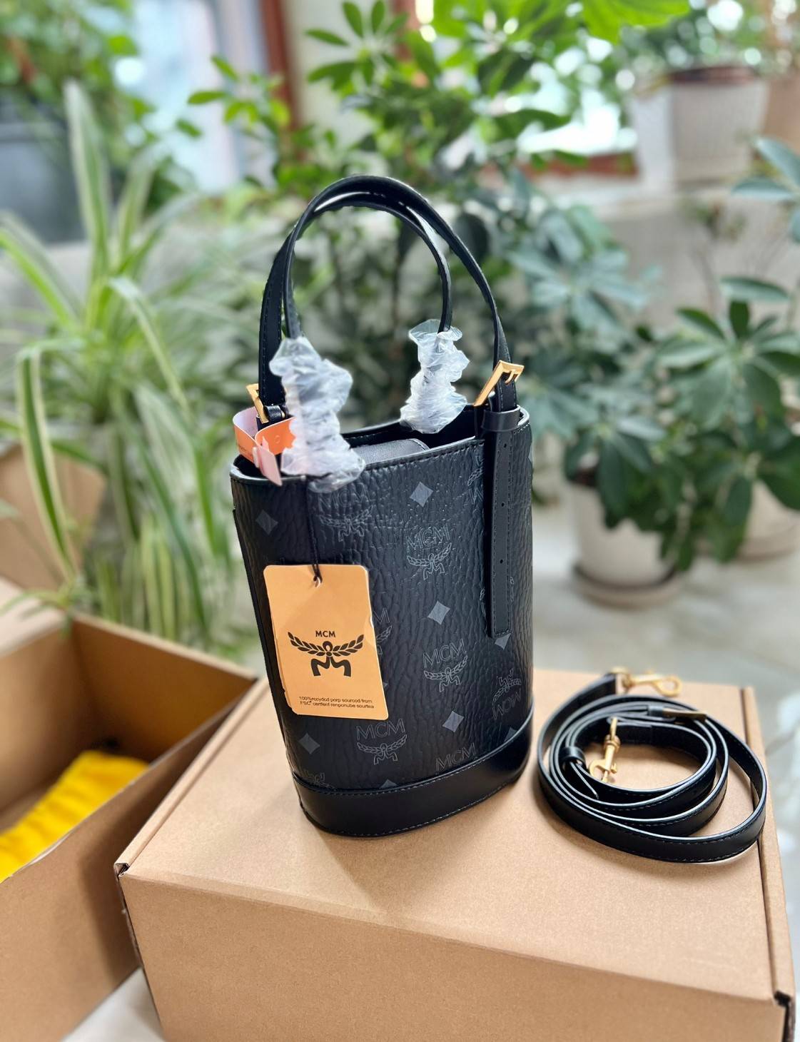 M.C.M AREN BUCKET TOTE IN VISETOS กระเป๋าทรงบัคเก็ต ขนาดกำลังสวย ไอเท็มใหม่ เกรดท็อปออริ 1:1 สลับแท้