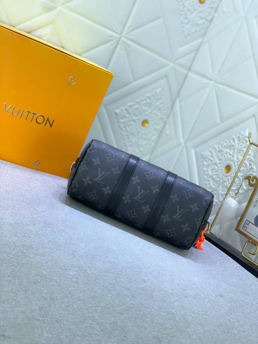 LV Keepall Bandouliere 25 Monogram Eclipse Canvas กระเป๋าสะพายใบเล็กสีดำคลาสสิก เกรดออริ 1:1 ใช้งานต่างประเทศได้