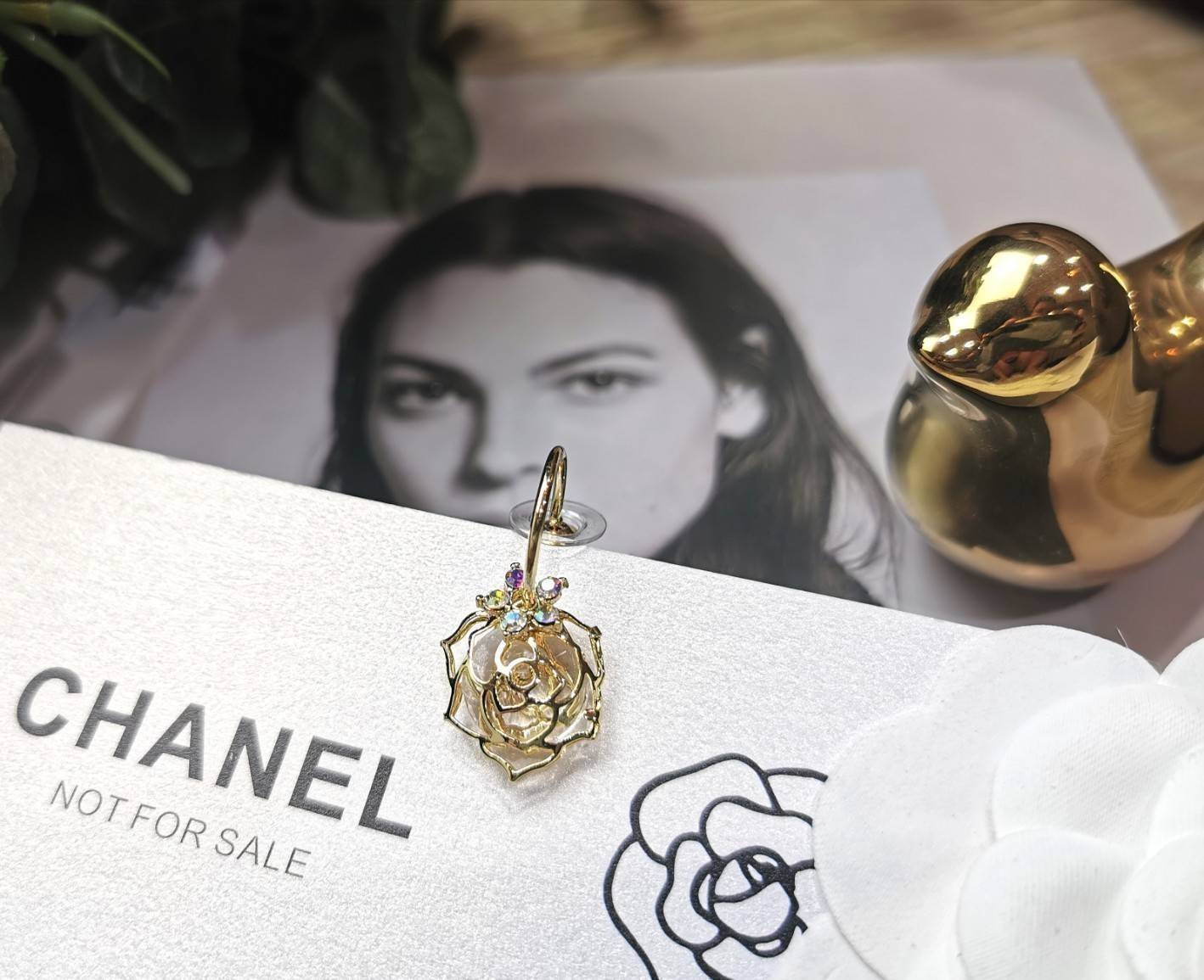 แพ็คสุดคุ้ม! CHANEL 7Days EARRING VIP ชุดกิ๊ฟเซทสุดเลอค่า ไอเท็มหายากชวนสะสมมาเป็นชุดให้ถึง7แบบ7สไตล์สลับใช้ ดีไซน์สวยเลอค่าสุดคลาสสิค จองด่วนไอเท็มแบบนี้นานๆจะหลุดมาให้ช้อป จะซื้อใช้เองหรือมอบเป็นของขวัญก็เลิศหรูดูดีมาใน Original Package มีกล่อง ริบบิ้น 
