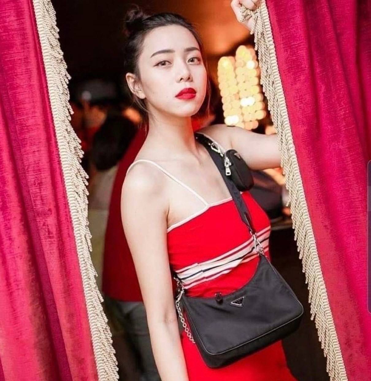 พรีเมี่ยมกิ๊ฟแท้ 100% 】PRADA Re-Edition 2005 nylon shoulder bag [cream]