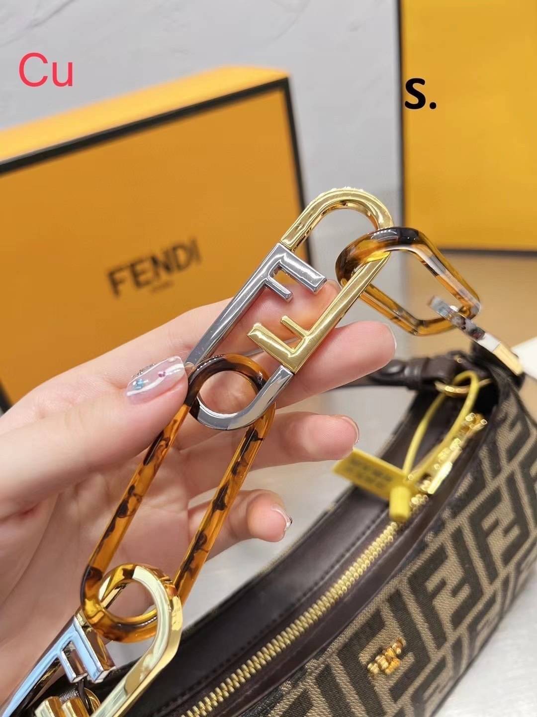 Fendi O'Lock Swing tapestry fabric pouch / Fendi Shoulder Bag กระเป๋าสพายไหล่เฟนดิ พร้อมสายสะพาย 2 เส้น สวยหรู ภาพถ่ายจากงานขายจริง ใช้งานต่างประเทศได้