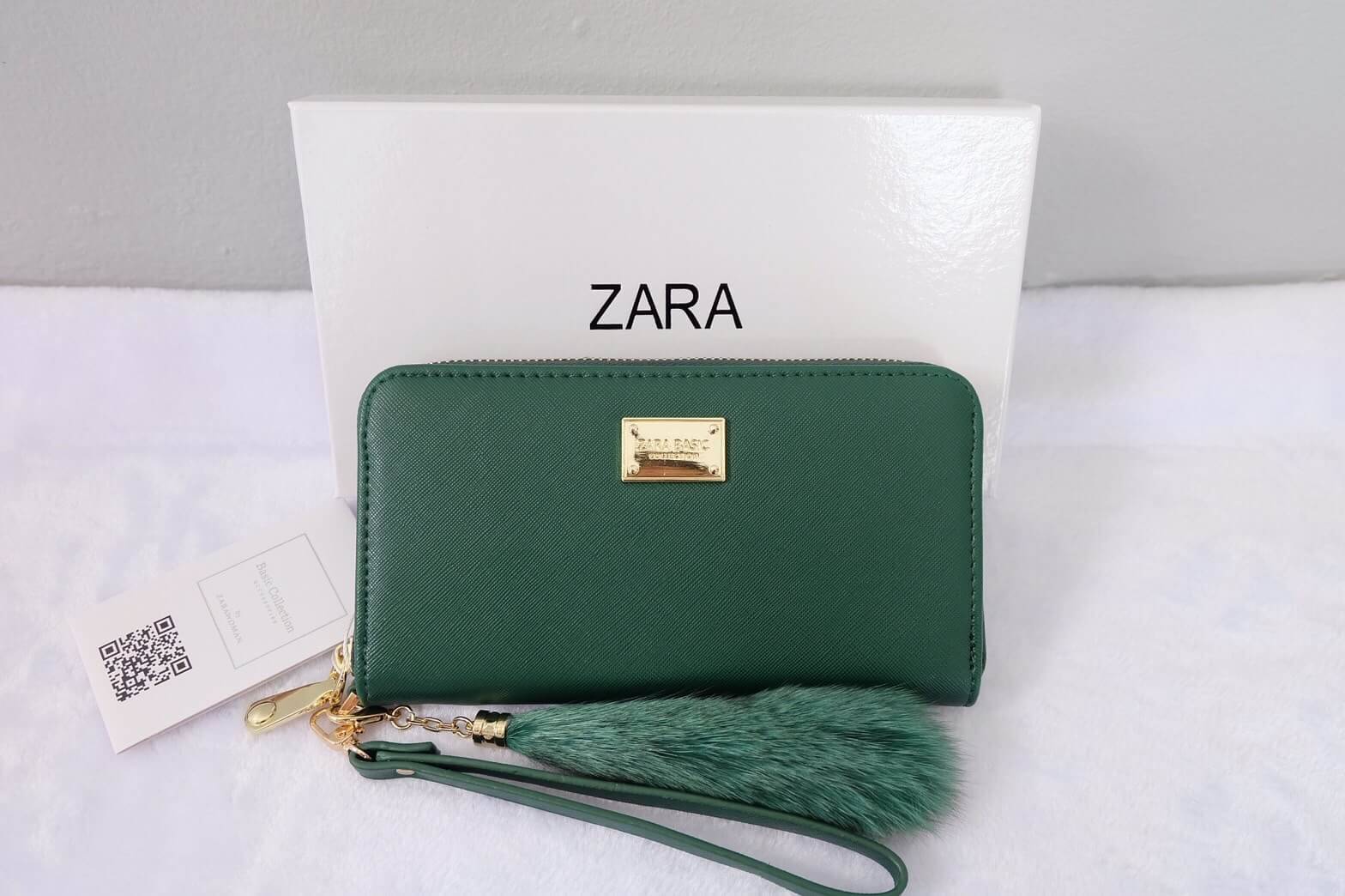 รุ่นขายดี รีสต้อคแล้วคะ! ZARA WALLET BAG กระเป๋าตังค์สีลูกกวาดแบรนด์ชั้นนำซาร่าวอลเลท ด้านในมี 3 ช่อง 1 ซิป แยกใส่ของจุกจิกได้ มีช่องใส่บัตรได้เยอะ อะไหล่ทอง พร้อมสายคล้องมือ ใส่ไอโฟน 6 ได้ค่า ห้ามพลาดเชียวน้า