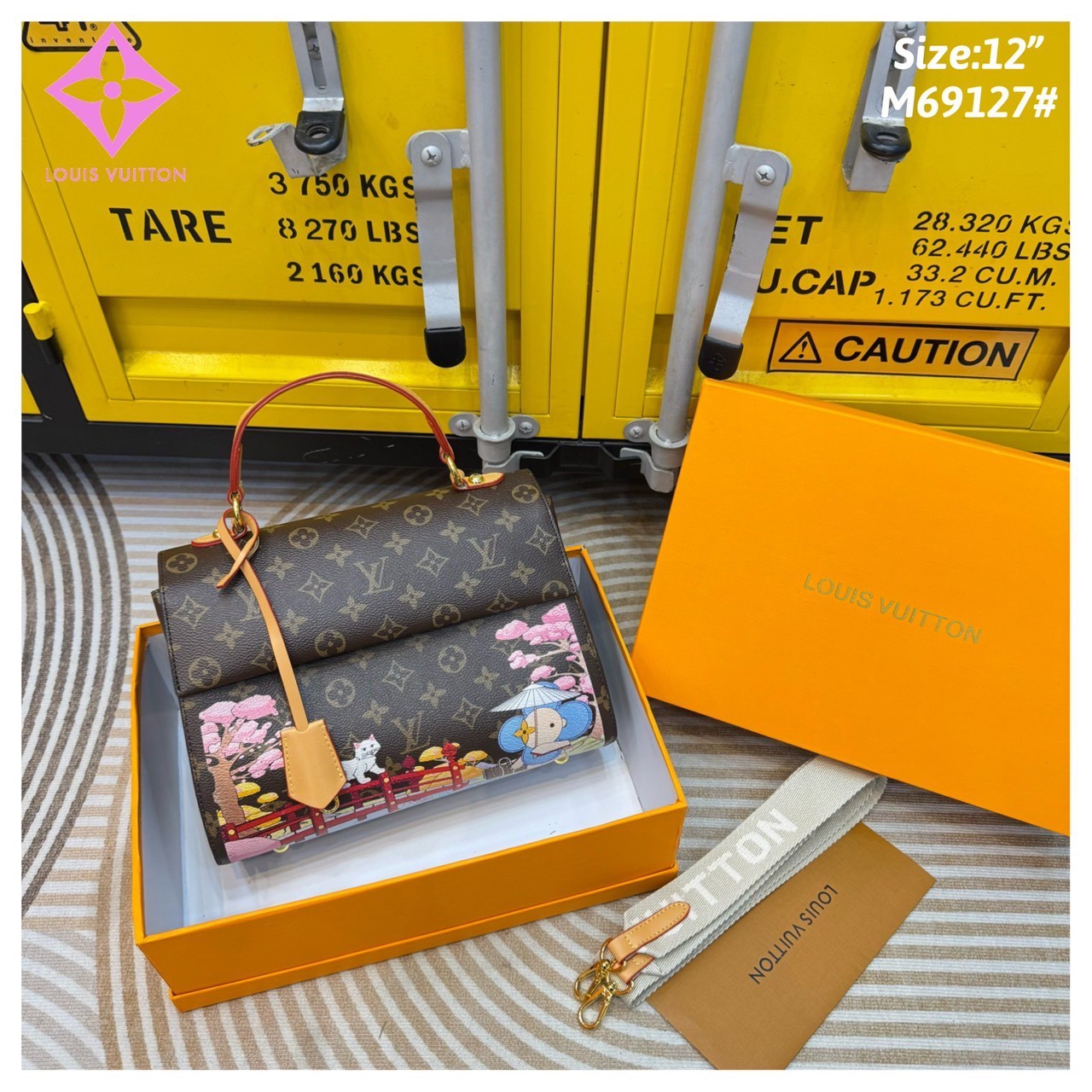 LV Cluny Bag Monogram Canvas กระเป๋าสะพายลายโมโนแกรม มาพร้อมดีไซน์ใหม่พิมพ์ลายสดใสมีชีวิตชีวา แรร์ไอเท็มที่สาวๆต้องมี! เป็นอีกรุ่นที่ขายดีมากเพราะใช้งานง่าย