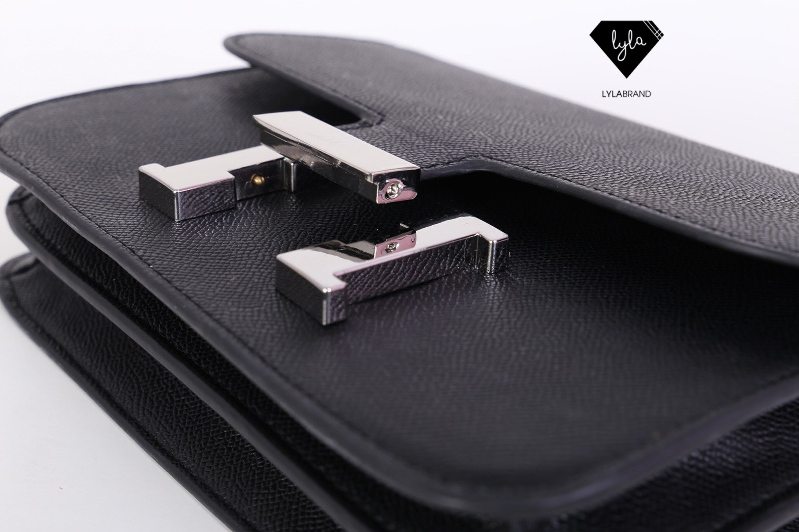 LYLABRAND🔔 Constance Size 23 Cm / Epsom ✨PU top premium นะคะ หนังดีเลอค่าน่าสอยมากกก บอกคำเดียวเลยว่าเด็ดสุด !! เหมือนหนังแท้เบอสุดค่ะคูณผู้หญิง ลูกค้าเก่าน่าจะทราบกันดีอยู่แล้วว่าคุณภาพของร้านนี้ต้องมาเป็นอันดับหนึ่งเท่านั้น อิอิ มีสายยาวส