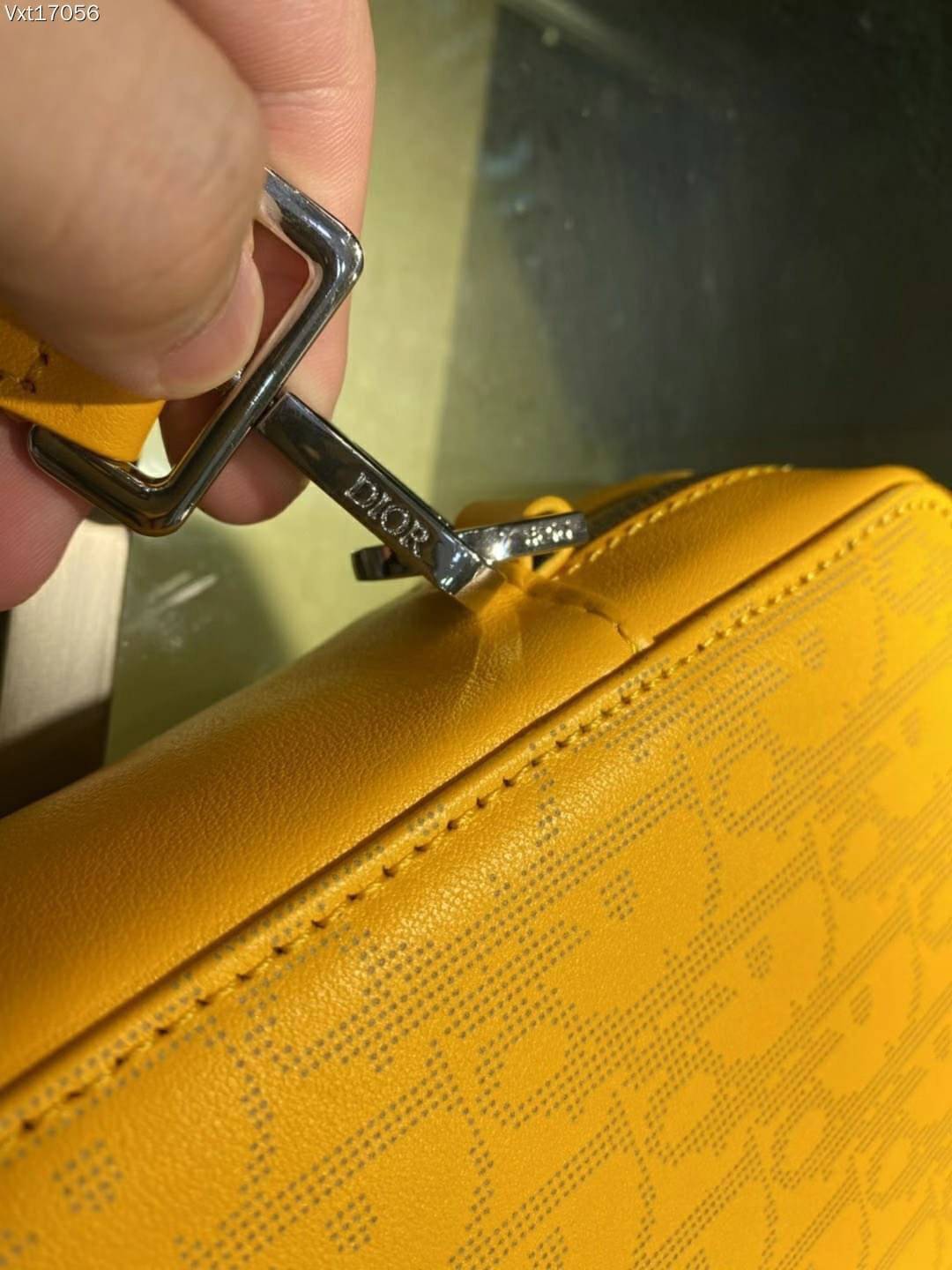 Dior World Tour Vertical / DIOR WORLD TOUR OBLIQUE GALAXY LEATHER MESSENGER POUCH BAG / Dior Pouch With Strap Oblique Galaxy Calfskin เกรดเทพออริจินอล หนังแท้ ภาพถ่ายจากสินค้าจริง ใช้งานต่างประเทศได้