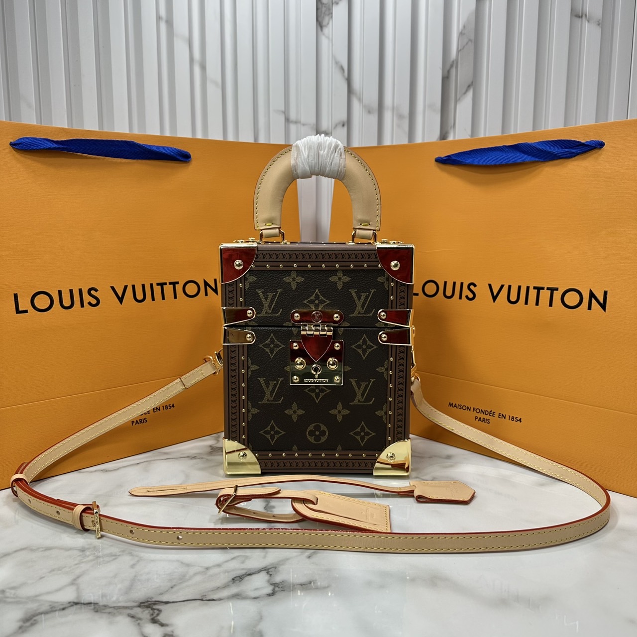 ORI หนังแท้ | LV Camera Box S-lock Monogram canvas กระเป๋าสะพายทรงกล่องดีไซน์ขนาดเล็กพกพาสนุก คอลเลกชัน Fall-Winter 2022 เปี่ยมไปด้วยพลังและหรูหรา