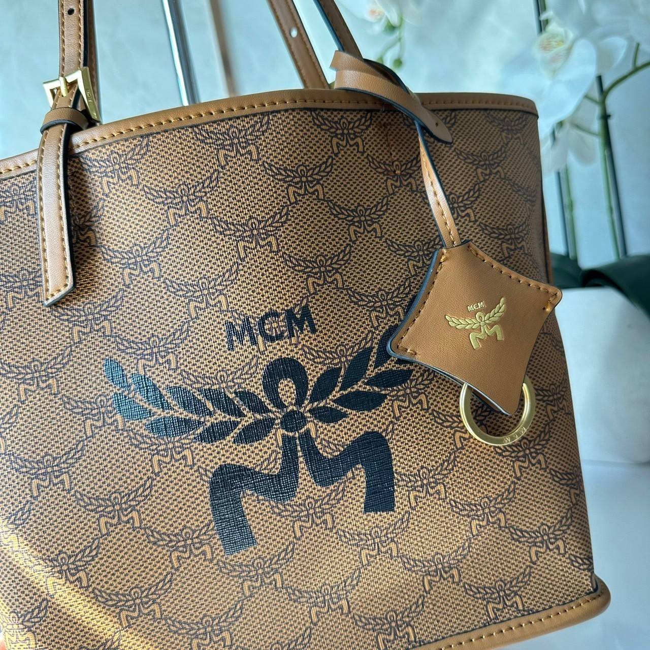 M.C.M MINI HIMMEL SHOPPER IN LAURETOS กระเป๋าทรงช้อปปิ้ง เรียบหรู เกรดออริ สลับแท้ 1:1 ใช้งานต่างประเทศได้