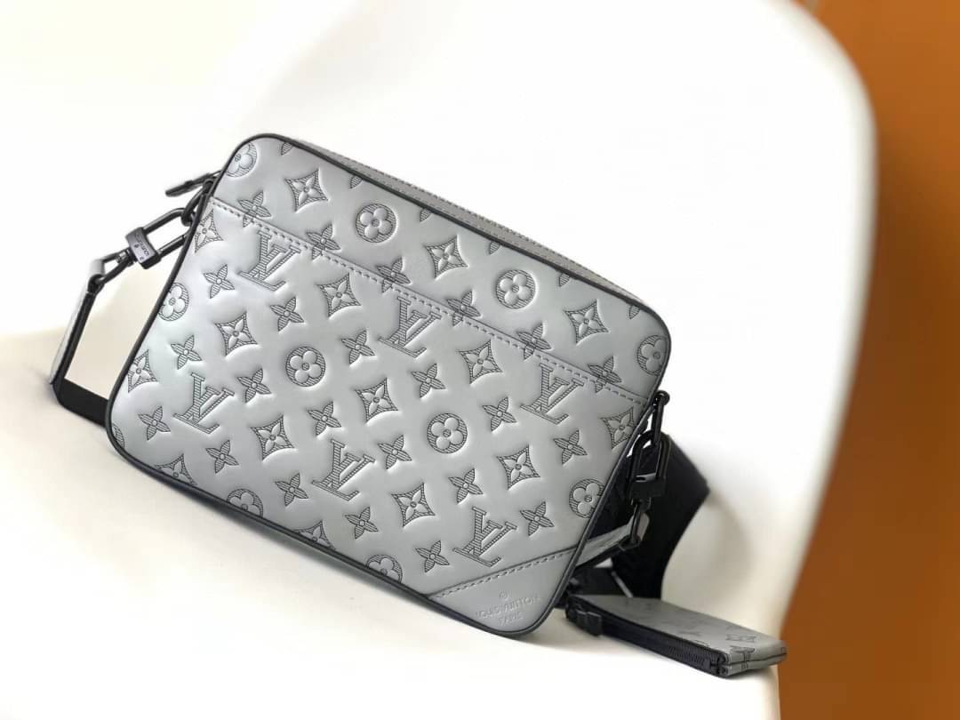 LV Duo messenger Gray Monogram Shadow เกรดใช้งานสลับใบจริงได้ เทพออริจินอล เนื้องานสวยงาม หนังแท้ ใช้ได้ทั้งชายหญิง ภาพสินค้าถ่ายจากงานขายจริงใช้งานต่างประเทศได้