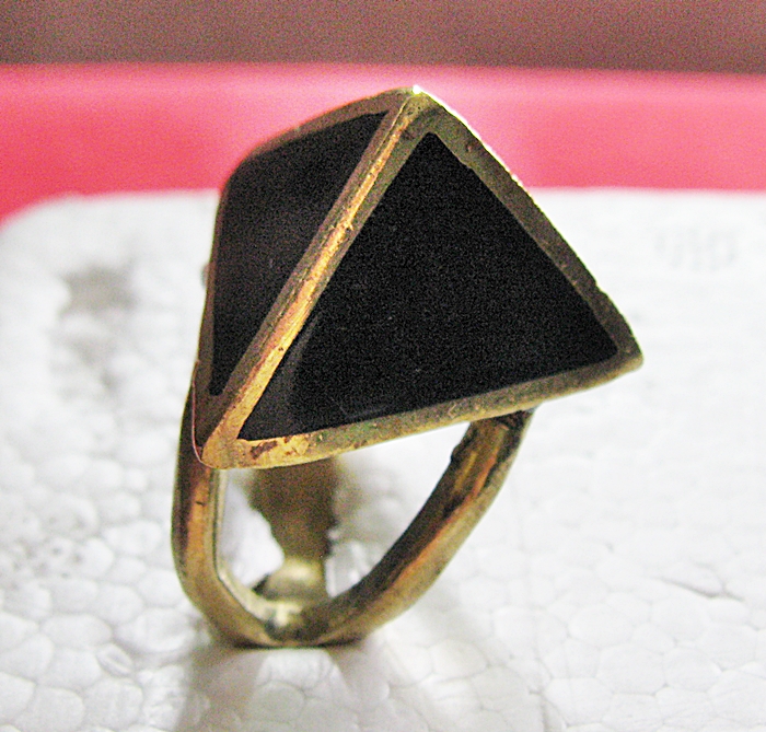 แหวนพีระมิดทองเหลืองค่ะ