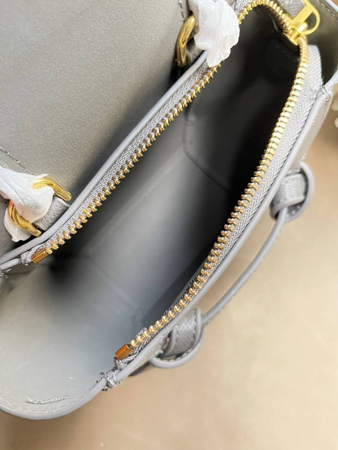 Celine Pico Belt Bag / Celine Belt Bag (ใบเล็ก) อีกหนึ่งคอลเลคชั่้นที่ได้รับความนิยมอย่างมาก บ่งบอกความเป็นตัวตนของแบรนด์ กลิ่นอายความคลาสสิก
