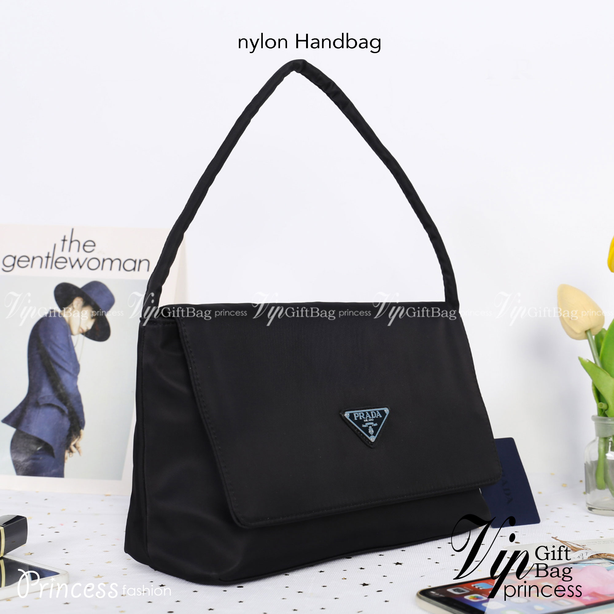 PRADA nylon Handbag วัสดุทำจากผ้าNylon อยู่ทรงสวยค่ะ อะไหล่เงินทั้งใบ สายสามารถสะพายไหล่ คล้องแขนได้