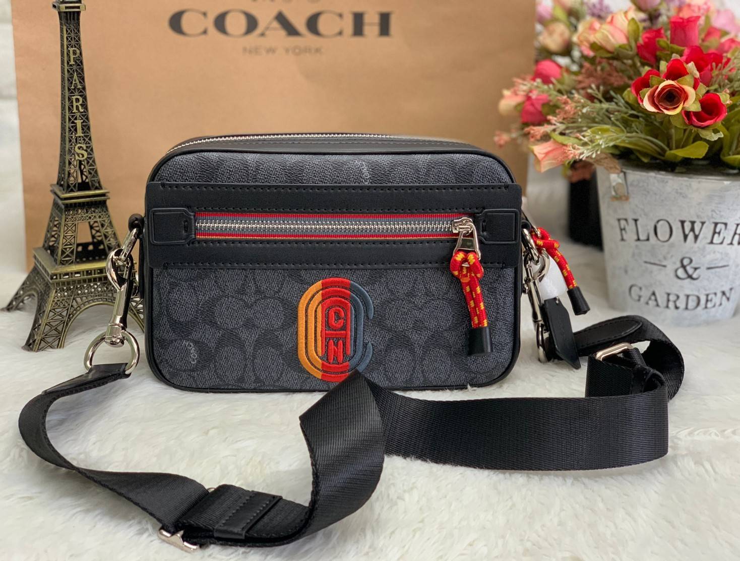 COACH ACADEMY CROSSBODY IN SIGNATURE WITH VARSITY ZIPPER ((768, 960)) พร้อมส่งที่ไทยอีกครั้ง! ได้ไปหลงรักแน่นอนค่ะ😘 กระเป๋าสะพายครอสบอดี้ร์ของคุณผู้ชาย((สาวหล่อใช้ก็สวยทีเดียว)) หนังแท้อย่างดี หนังนิ่มมือดีค่ะ
