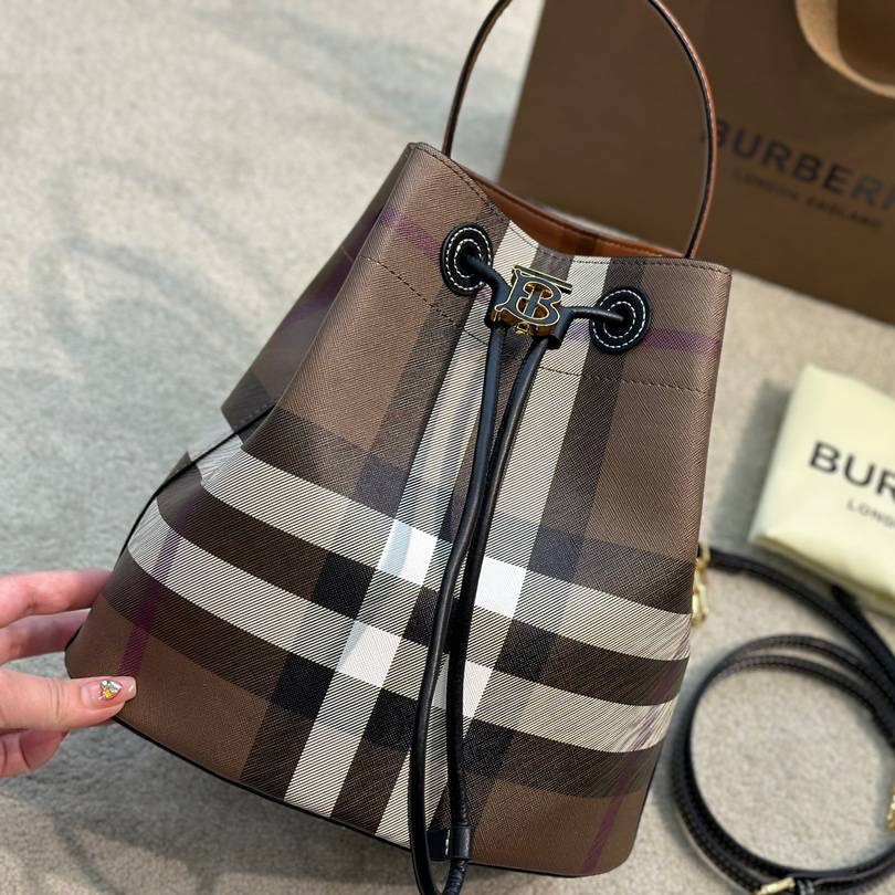 Burberry Brown Small TB Bucket Bag / BURBERRY MONOGRAM BUCKET BAG กระเป๋าถือ กระเป๋าสะพายครอสบอดี้ วัสดุหนังพิมลาย MONOGRAM โทนเข้ม