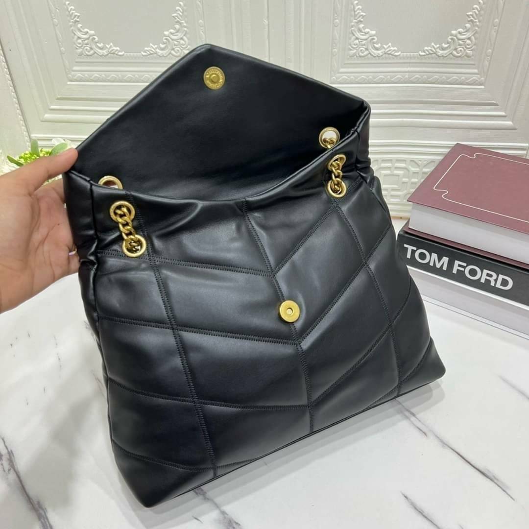 VIP 🥂 YVES SAINT LAURENT Loulou Puffer Small shoulder bag 12" / YSL Loulou Puffer quilted leather มามุงค่าา ใครเล็งใบนี้มาแล้วน้า งานหนังสวยสมการรอคอย มาแบบครบเซ็ทพร้อมถุงผ้าและกล่อง นอกจากจะซื้อมาใช้เองแล้ว ก็เหมาะซื้อเป็นของขวัญให้คนรู้จักเ