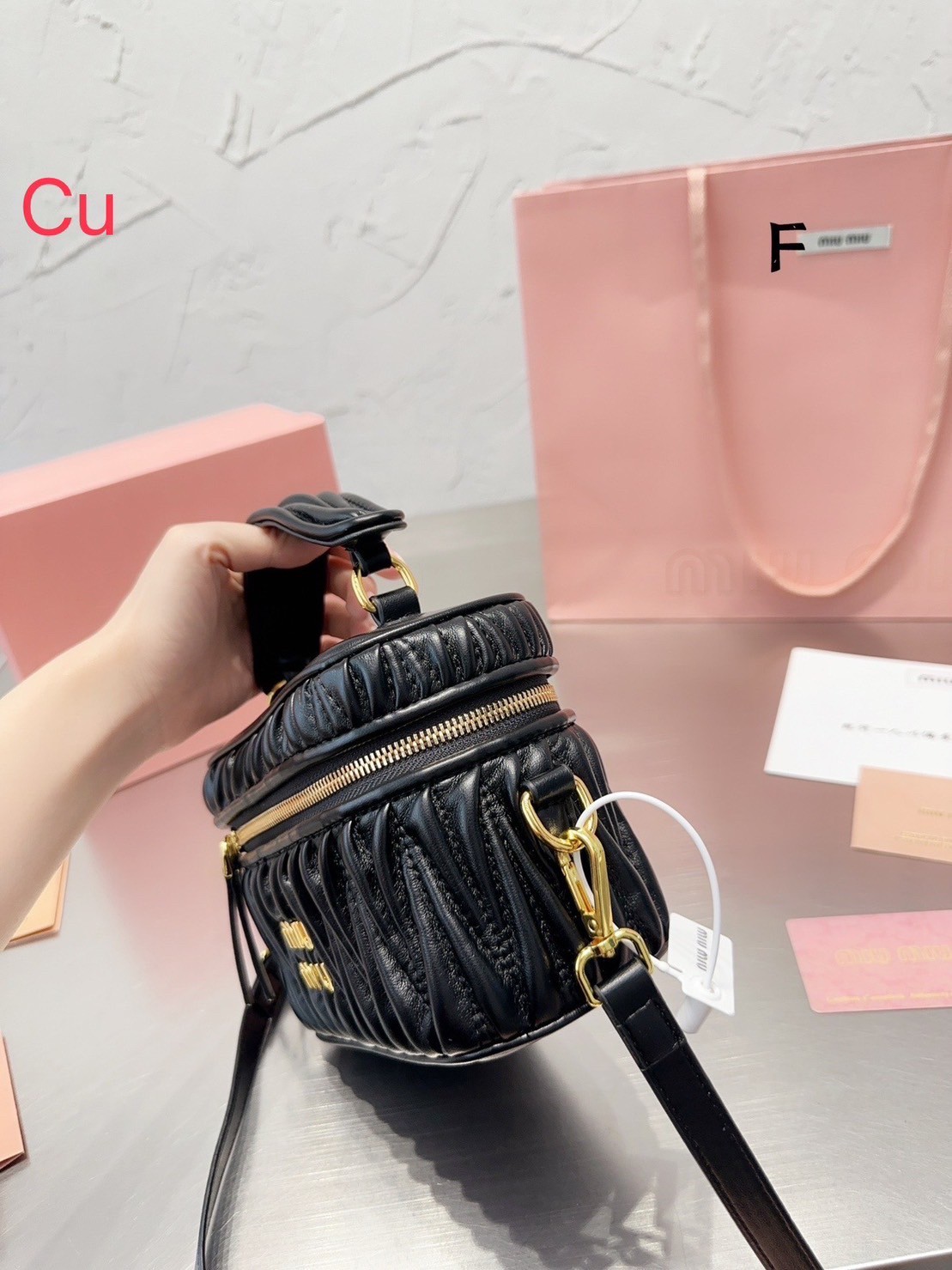 MIU MIU Matelasse nappa leather shoulder bag / MIU MIU BAG พร้อมส่ง 4 สี กระเป๋าสะพายทรงกล่อง ให้ความละมุม ลุคคุณหนูน่ารักสุดๆ คะ