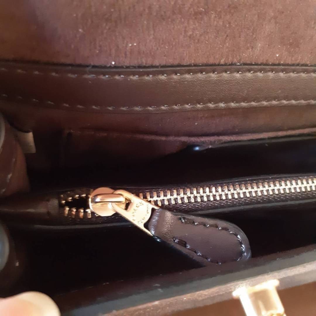 COACH TILLY SATCHEL 23 IN SIGNATURE CANVAS ((C1802//C1439/C1435)) กระเป๋า crossbody สวยหรู ขนาดใหม่ พร้อมสีมาใหม่!! ดีไซน์ย้อนยุค วัสดุหนังแคนวาสเคลือบลายสลับหนังแท้ มาพร้อมหูจับในตัว และสาย crossbody ปรับได้ตามตัว เปิด-ปิดด้วยตัวบิดล็อค ภายในโล่ง บุกำมะห