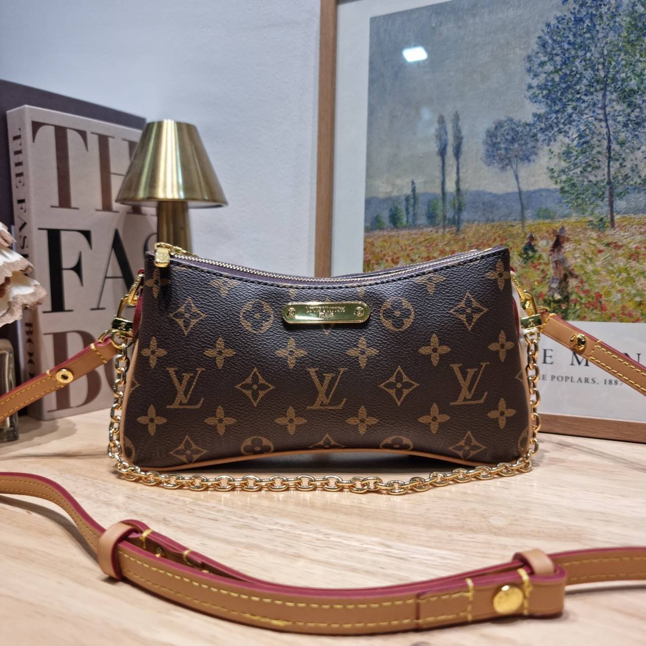LV liv pochette กระเป๋าสะพายทรงสวย เป็นเอกลักษณ์ ดีไซน์ลวดลายโมโนแกรมเรียบหรู