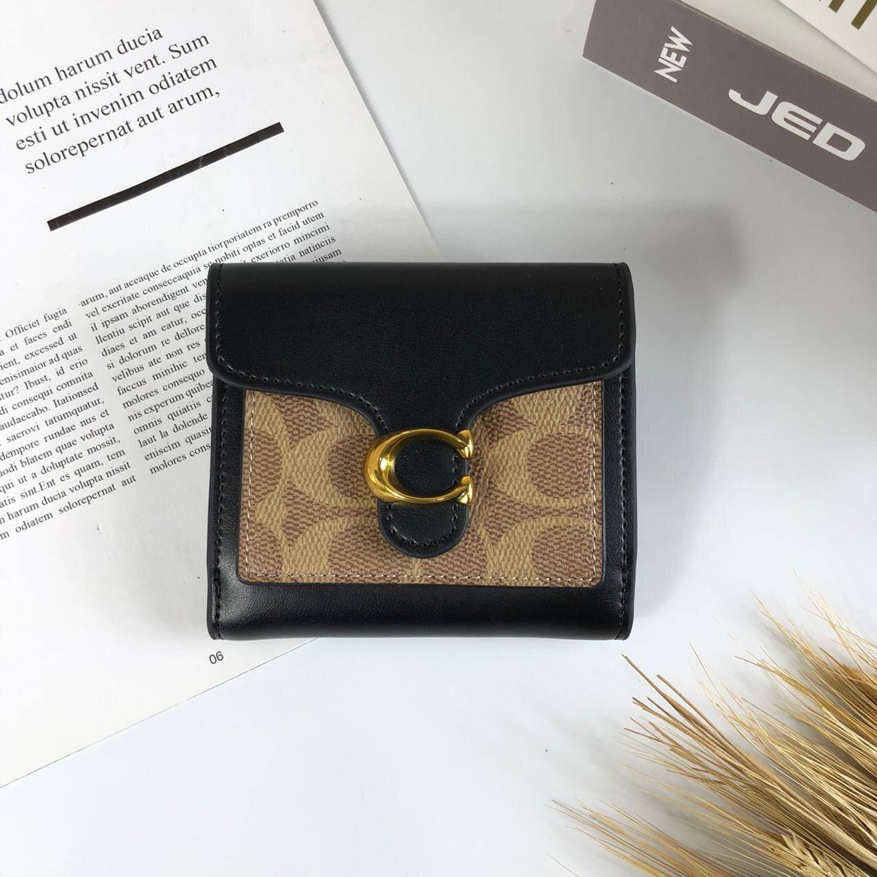 กระเป๋าสตางค์ใบสั้น COACH สามารถใช้งานได้ทั้งด้านหน้าและด้านหลัง