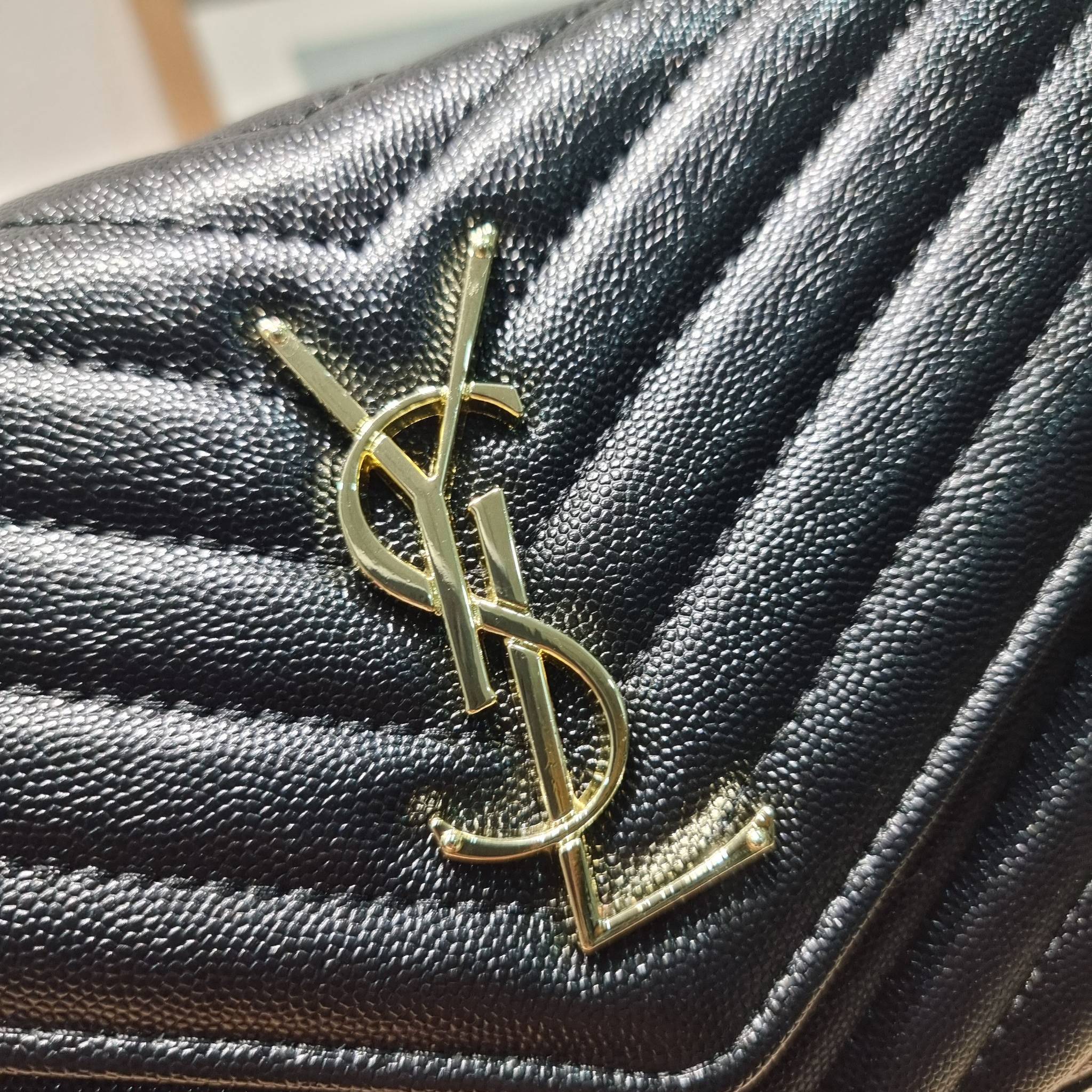 YSL WOC 9 ไม่เคยผิดหวังจริงๆ!! กับรุ่นที่สาวๆรู้กัน Yves Saint laurent clutch bag with chain กระเป๋าสะพายทรง woc สุดฮอต ดีไซน์เรียบหรู โดดเด่นด้วยโลโก้ด้านหน้า เพิ่มดีเทลความผู้ดี