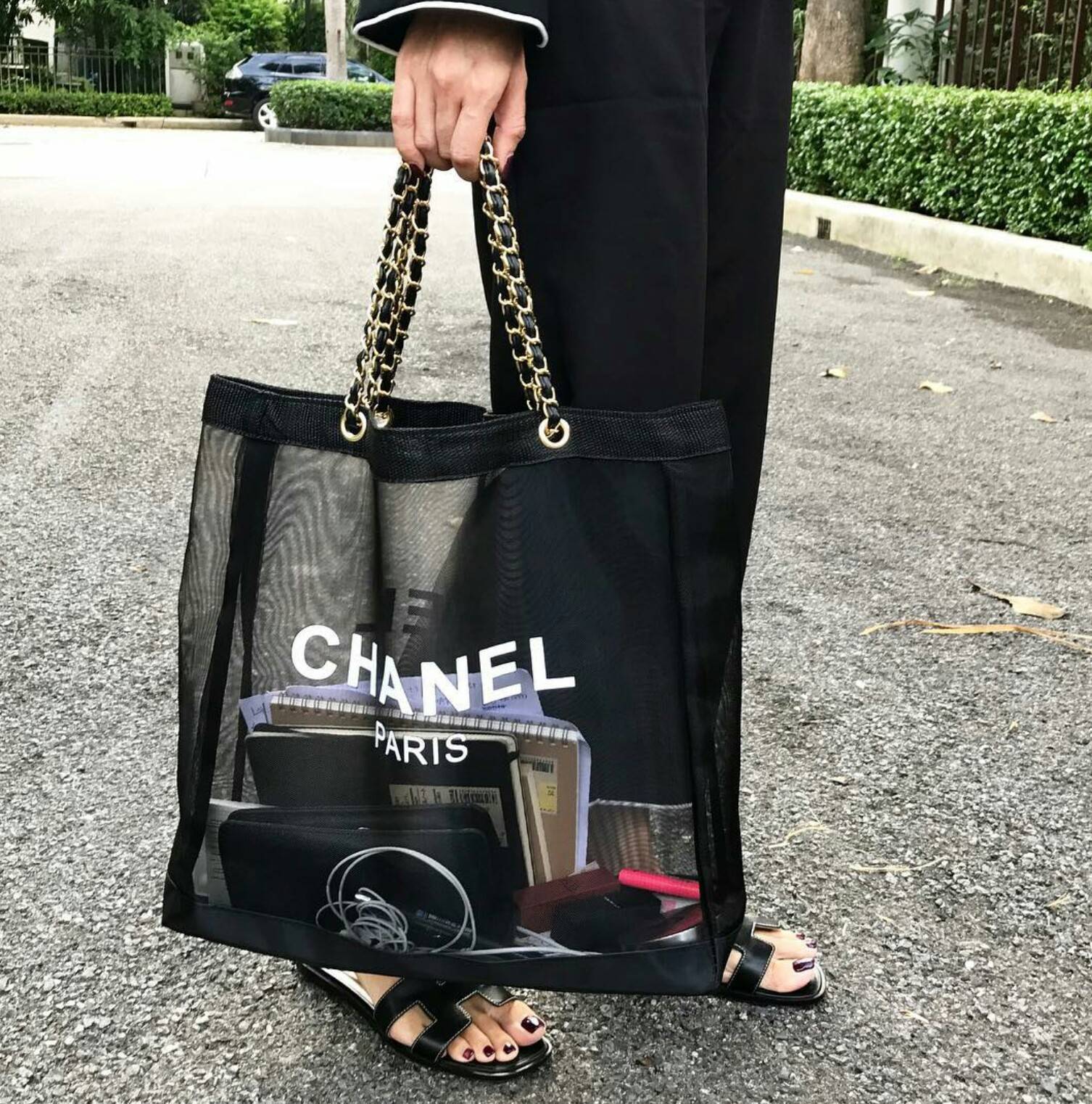 พร้อมส่งความสวยหรู 👠👠 Chanel Shopping Bag With Chain กระเป๋าสะพายใบใหญ่ทรง Shopping Bag Limited Edition พรีเมี่ยมกิ้ฟของแท้นำเข้าจาก Chanel Perfume Counter ของแท้100% (ไม่ใช่งานเลียนแบบ) ใบใหญ่วัสดุ Nylon โปร่ง ♡ ปั้ม CHANEL แบรนด์ส