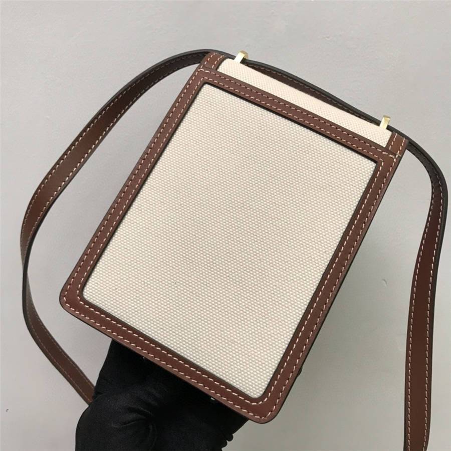 BURBERRY FRAGRANCES CROSSBODY BAG VIP GIFT WITH PURCHASE (GWP) กระเป๋าสะพายพรีเมี่ยมกิ๊ฟ Limited Edition จากน้ำหอม BURBERRY