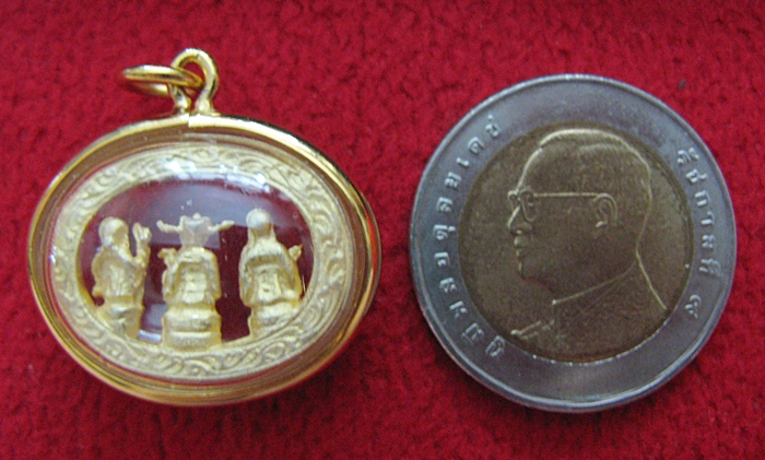 จี้ฮกลกซิ่ว เนื้อทองพ่นทรายล้อมเพชรเลี่ยมทองไมครอน เสริมดวงปีมะเมีย ปี2562 ช่วยเสริมดวงท่านให้ดีขึ้นค่ะ